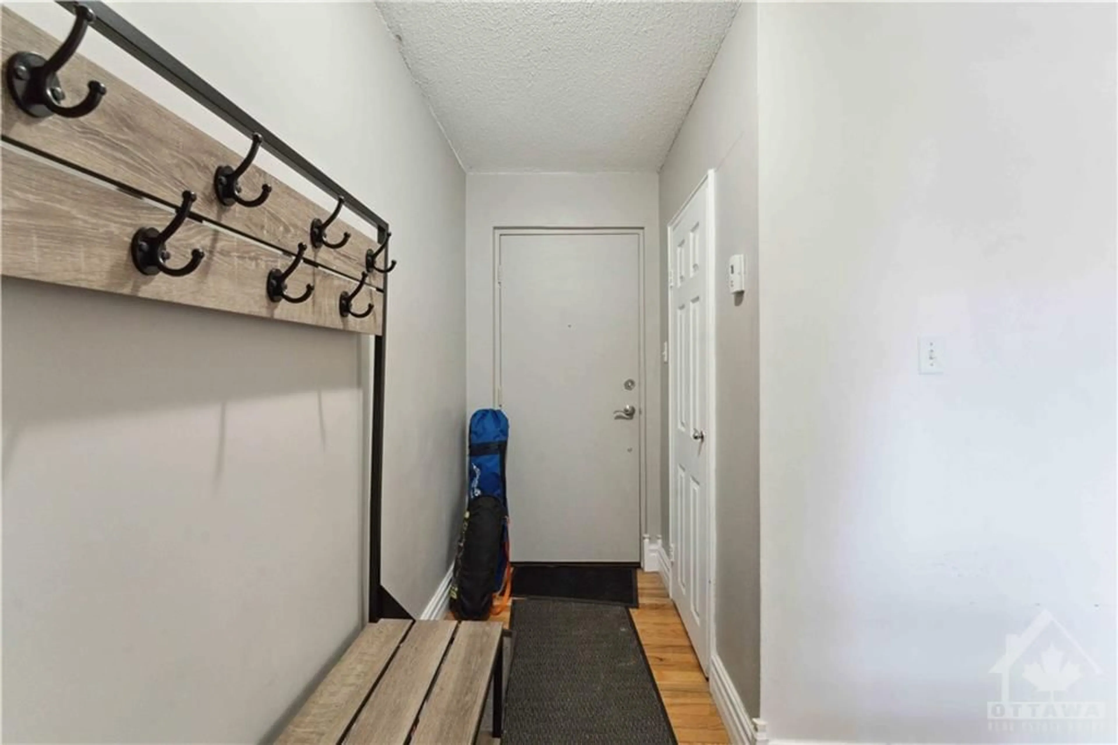 Indoor entryway for 270 BEECHWOOD Ave #6, Ottawa Ontario K1L 8A6