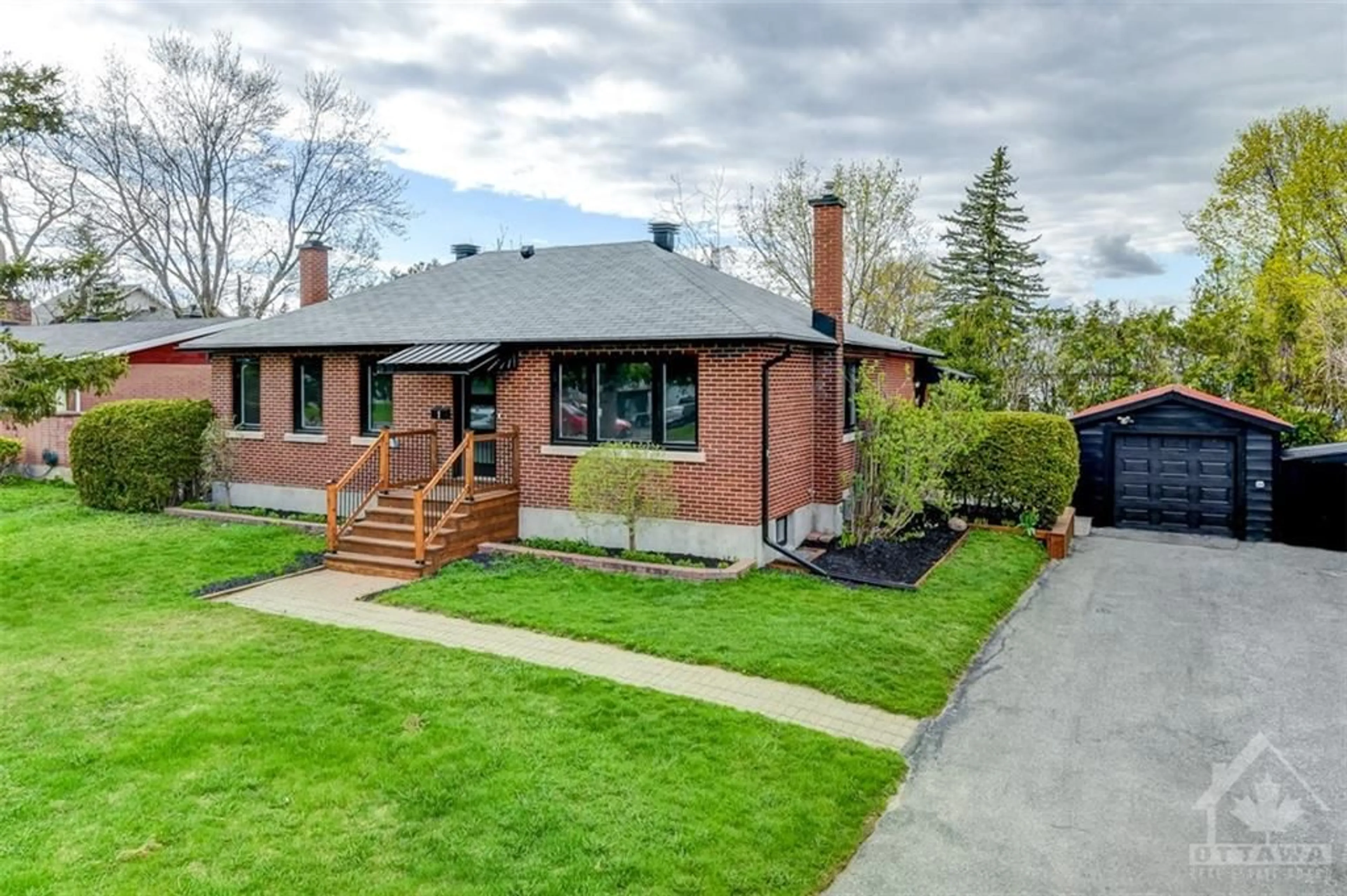 Home with brick exterior material for 1 OAKWOOD Ave, Ottawa Ontario K2E 6A4
