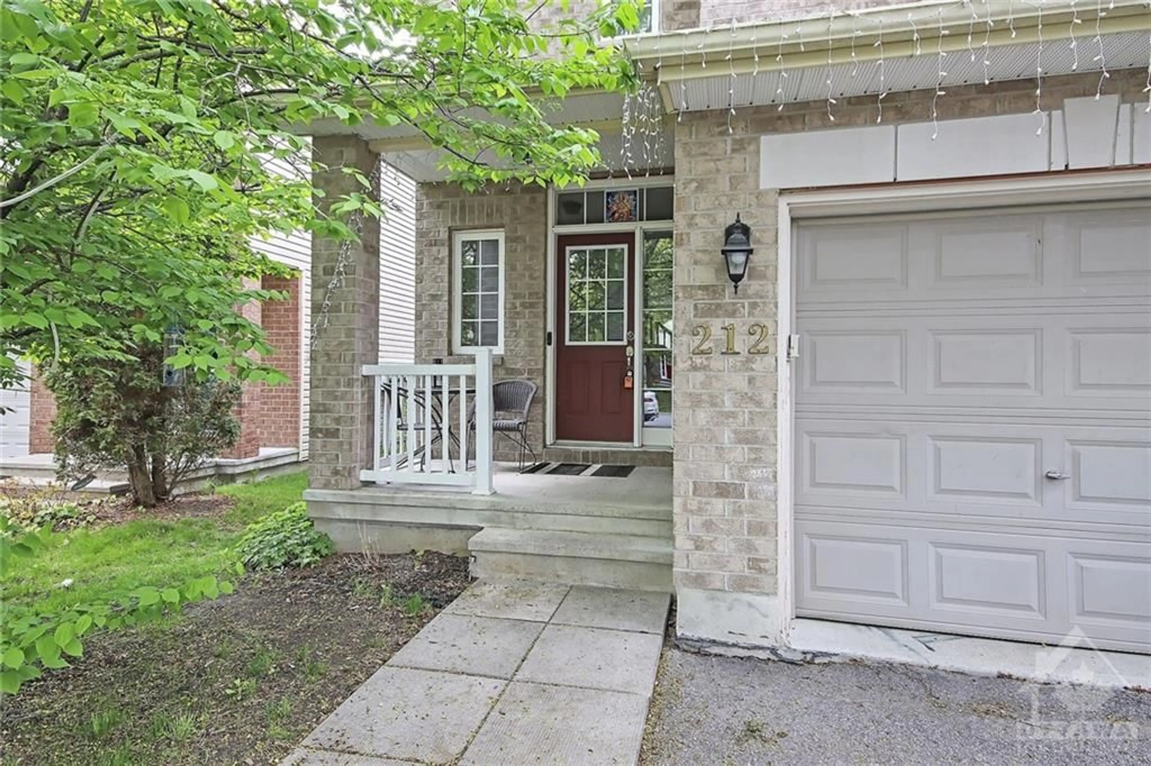 A pic from exterior of the house or condo for 212 SADDLESMITH Cir, Ottawa Ontario K2M 2Z1