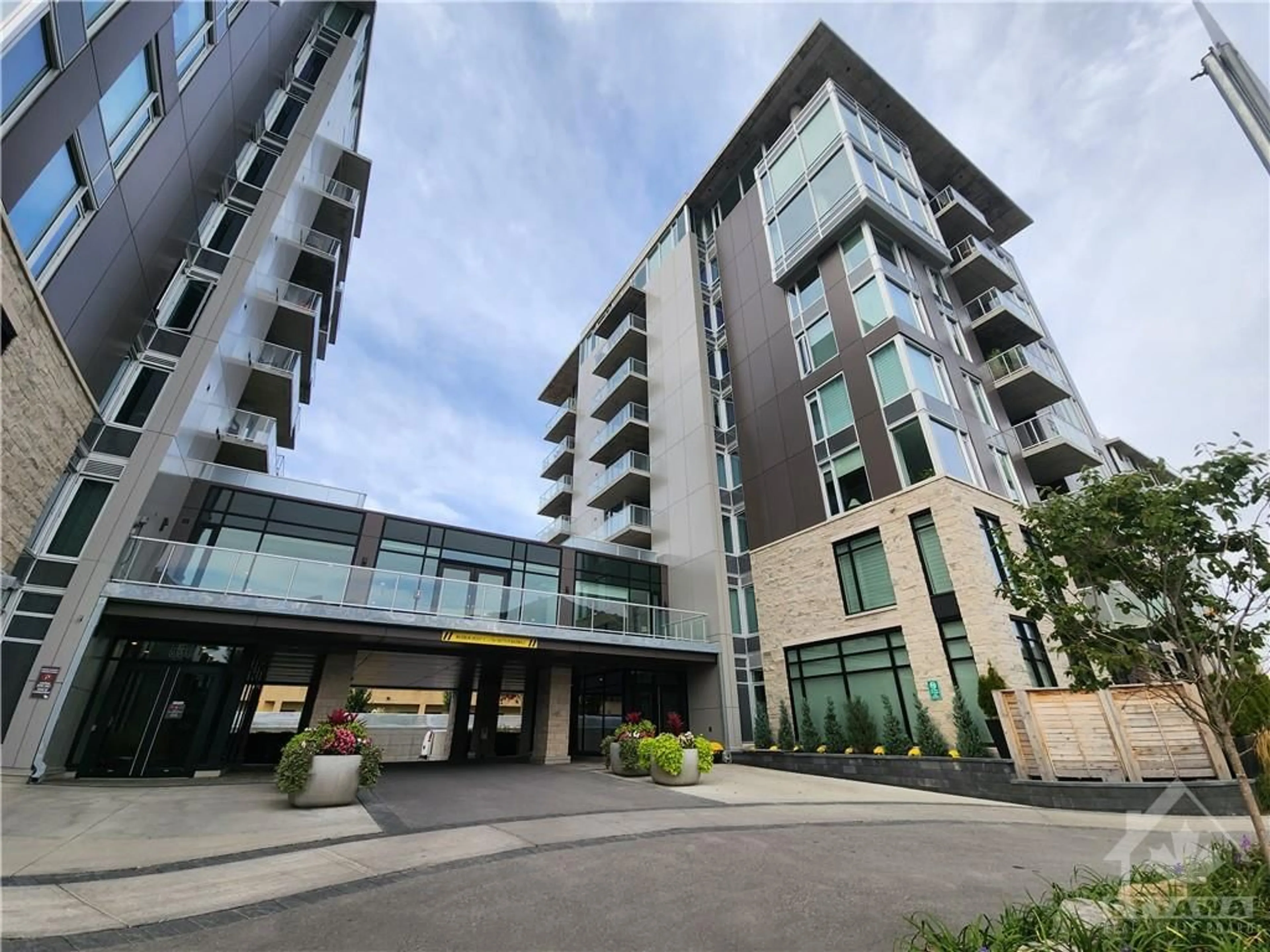 A pic from exterior of the house or condo for 570 DE MAZENOD Ave #609, Ottawa Ontario K1S 5X2