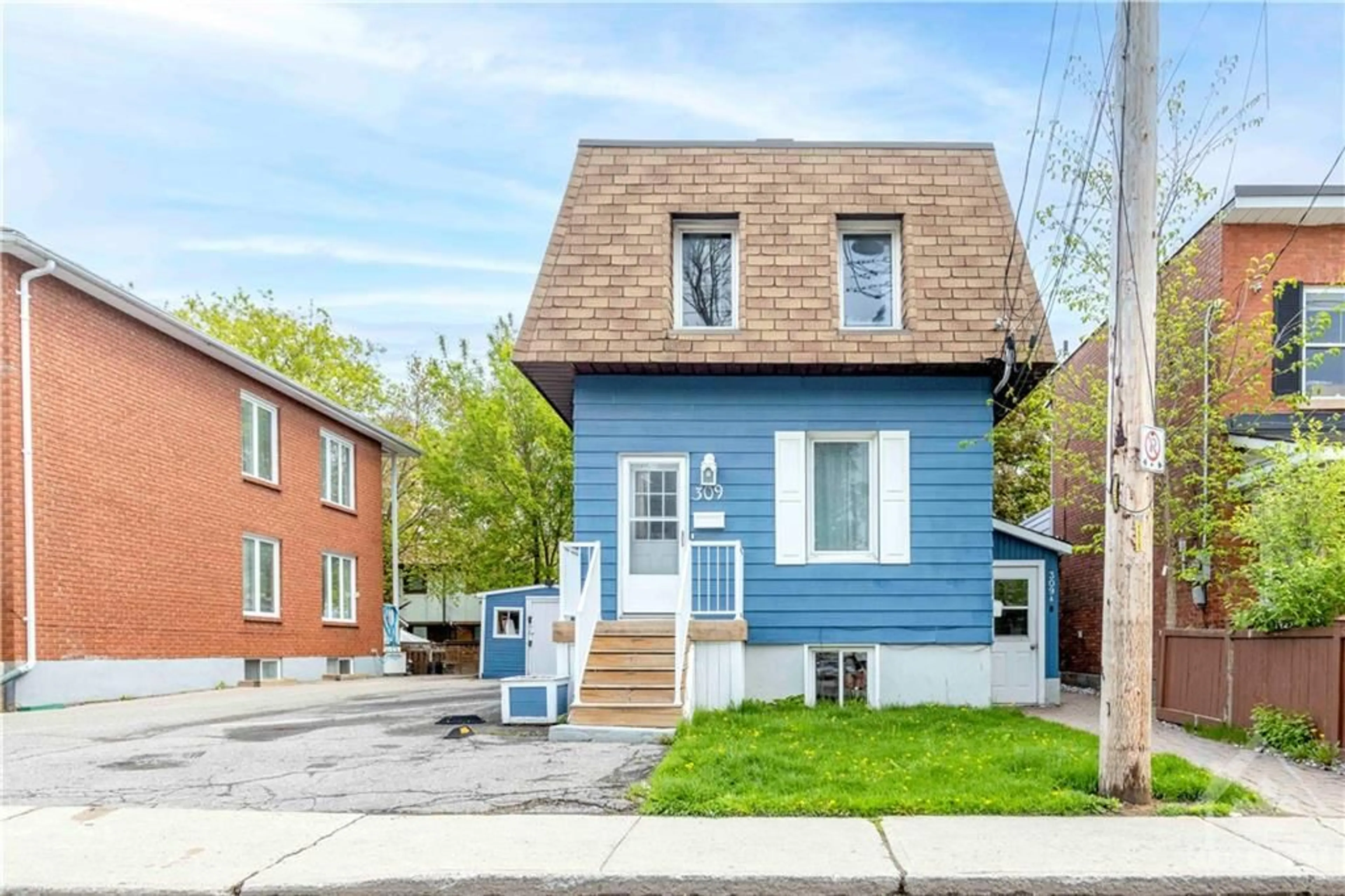 Frontside or backside of a home for 309 MONA Ave, Ottawa Ontario K1L 6Z9