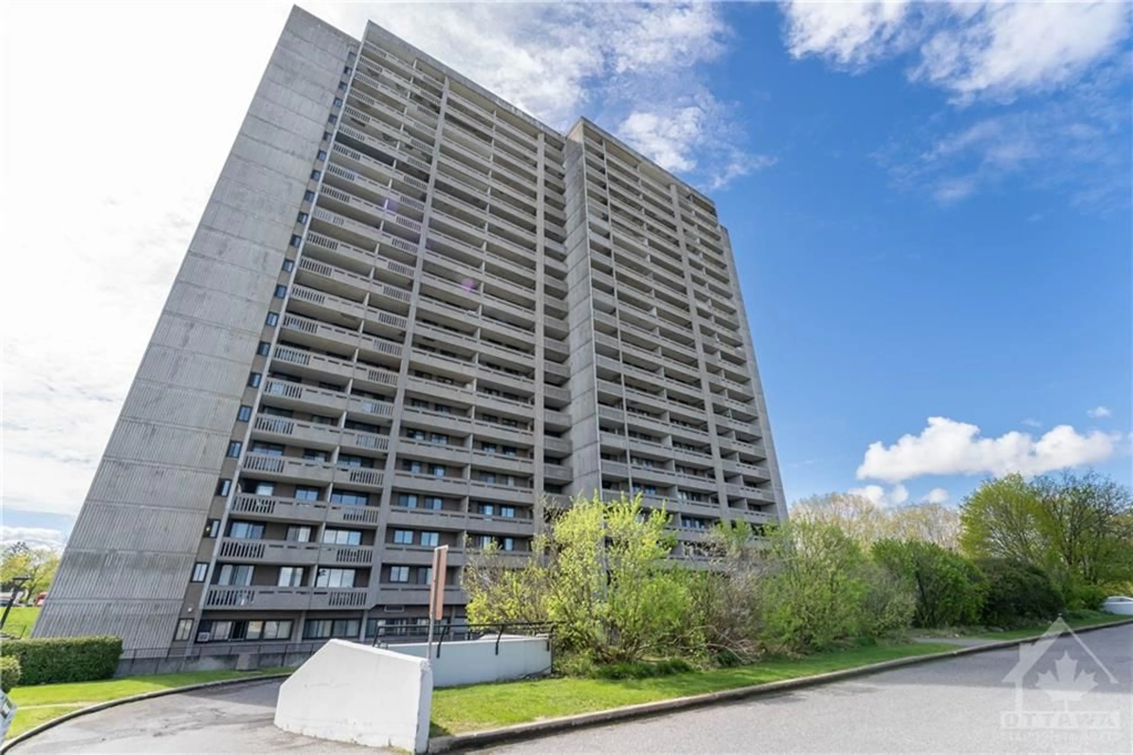 A pic from exterior of the house or condo for 415 GREENVIEW Ave #910, Ottawa Ontario K2B 8G5
