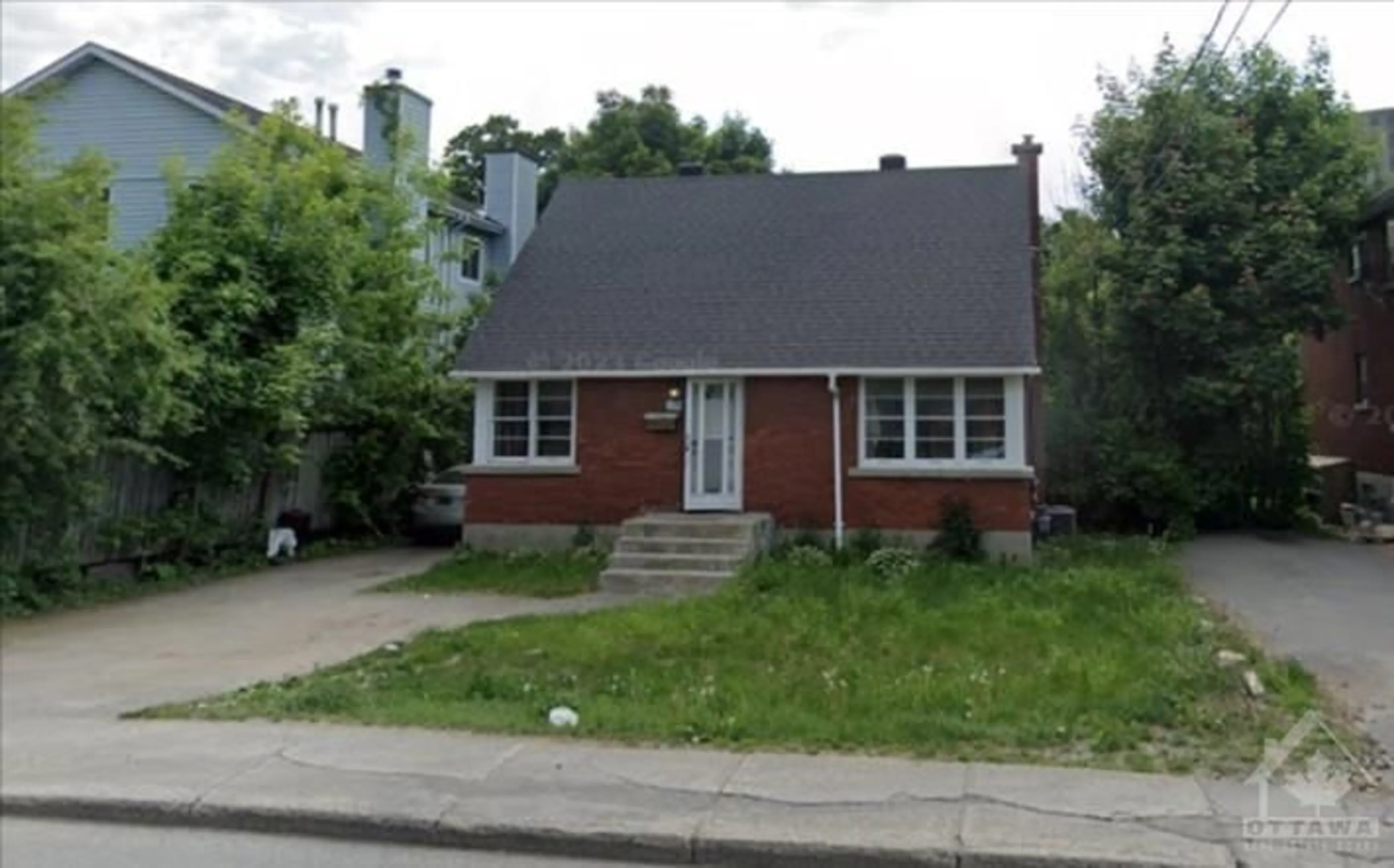 Frontside or backside of a home for 184 WOODROFFE Ave, Ottawa Ontario K2A 3T9