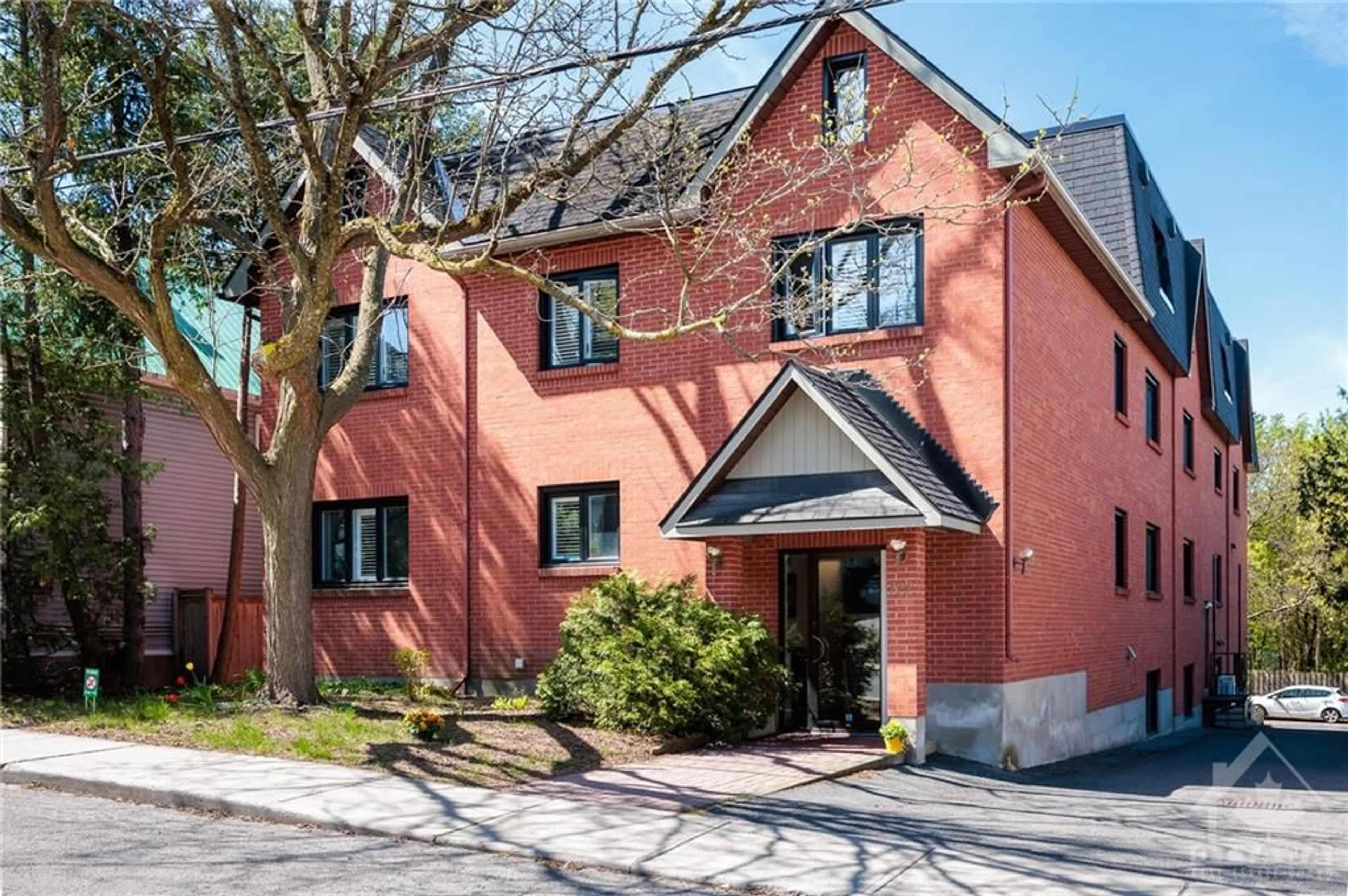 Home with brick exterior material for 222 RUSSELL Ave #305, Ottawa Ontario K1N 7X5