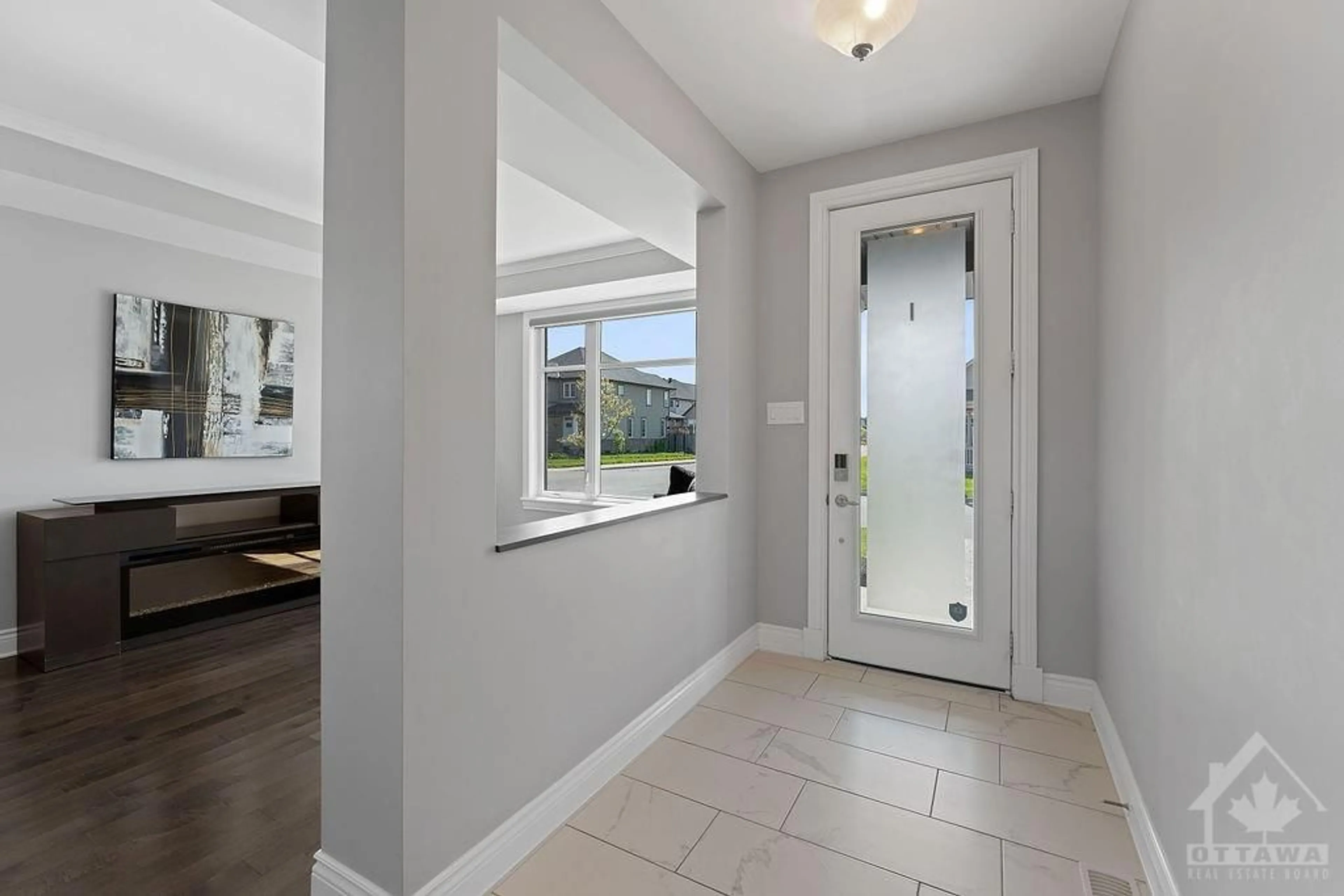 Indoor entryway for 96 PALFREY Way, Ottawa Ontario K2V 0B3