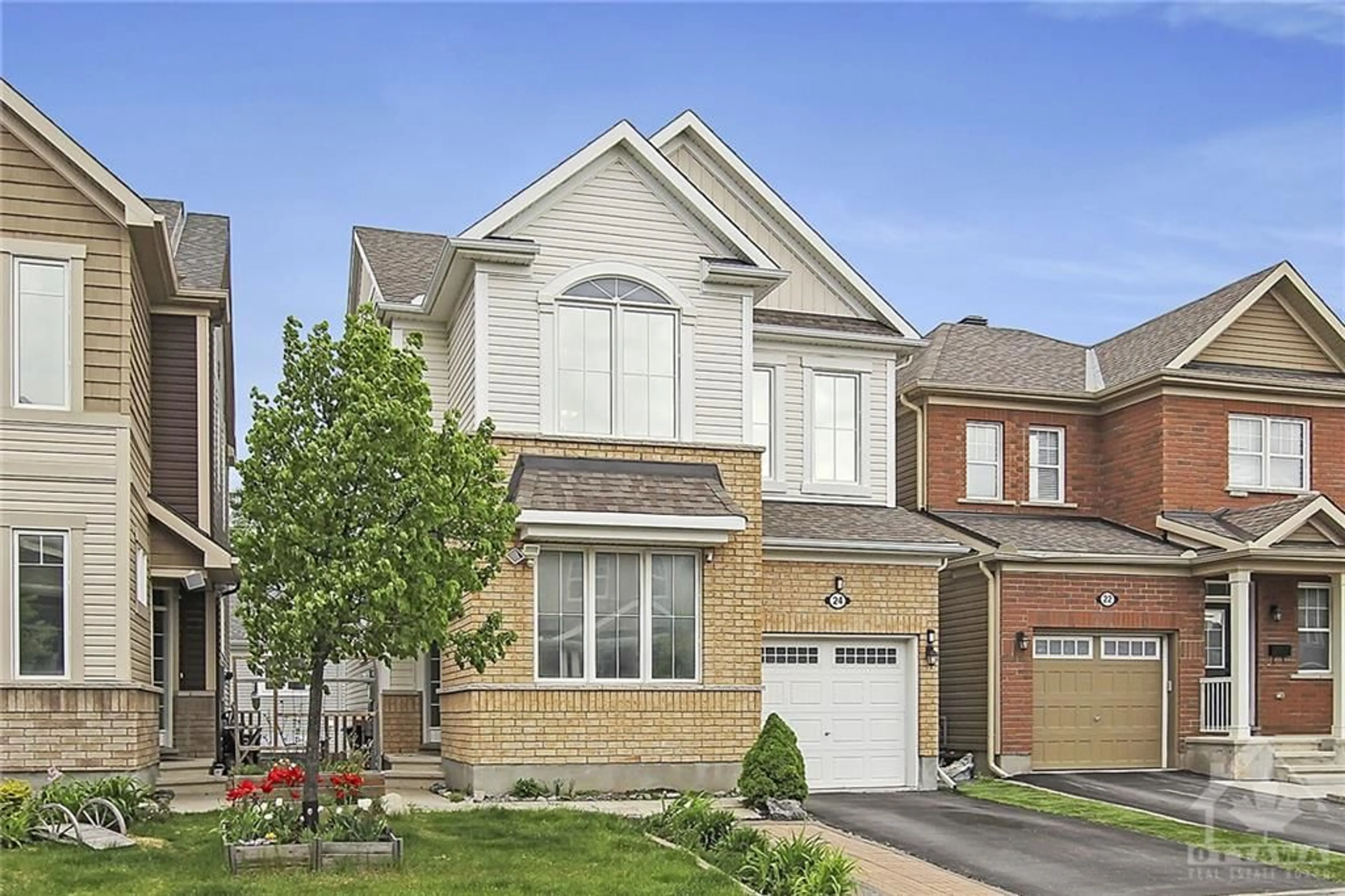 Frontside or backside of a home for 24 SWEETBAY Cir, Stittsville Ontario K2S 0W8