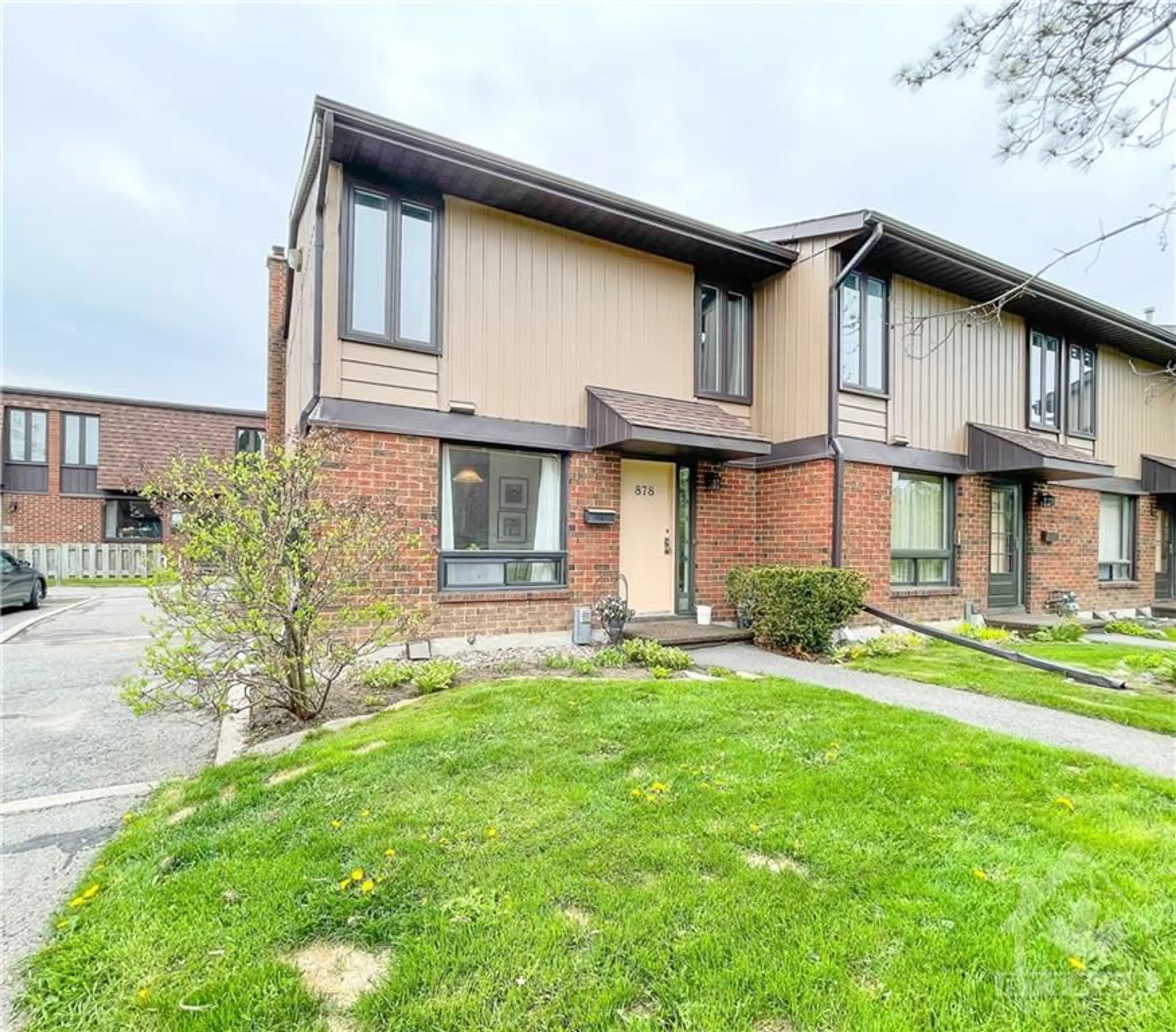 A pic from exterior of the house or condo for 878 CAHILL Dr #84, Ottawa Ontario K1V 9A2
