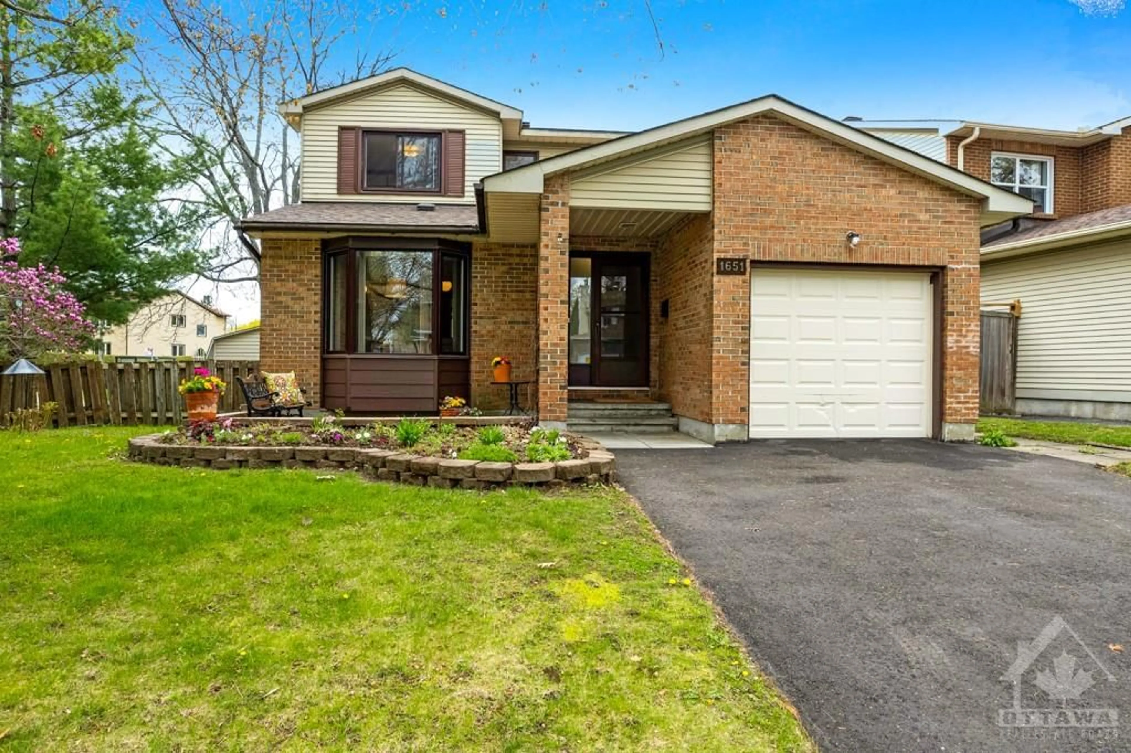 Home with brick exterior material for 1651 DES BROUSSAILLES Terr, Gloucester Ontario K1C 5S4