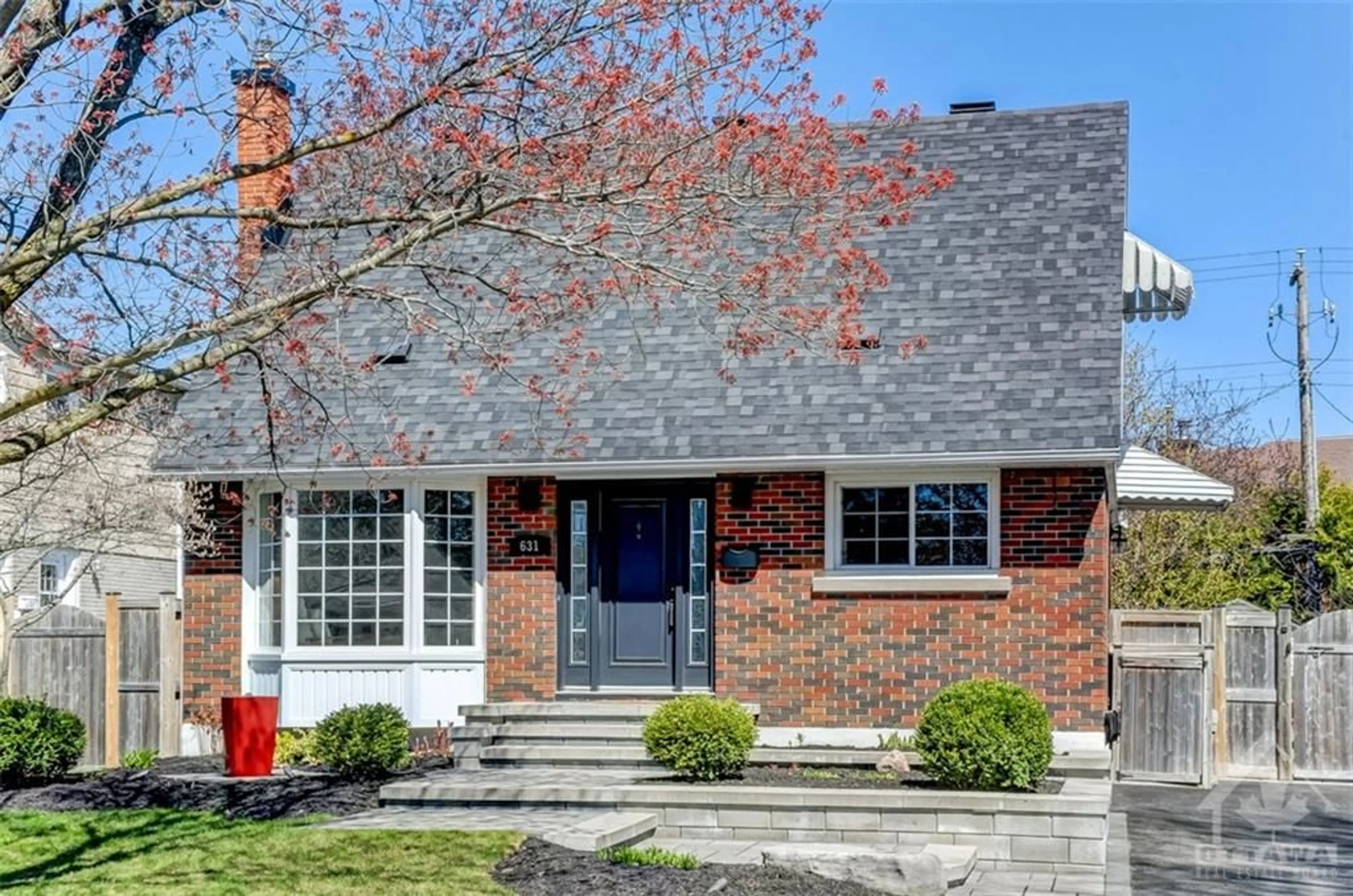 Home with brick exterior material for 631 SHELLEY Ave, Ottawa Ontario K1G 0N5