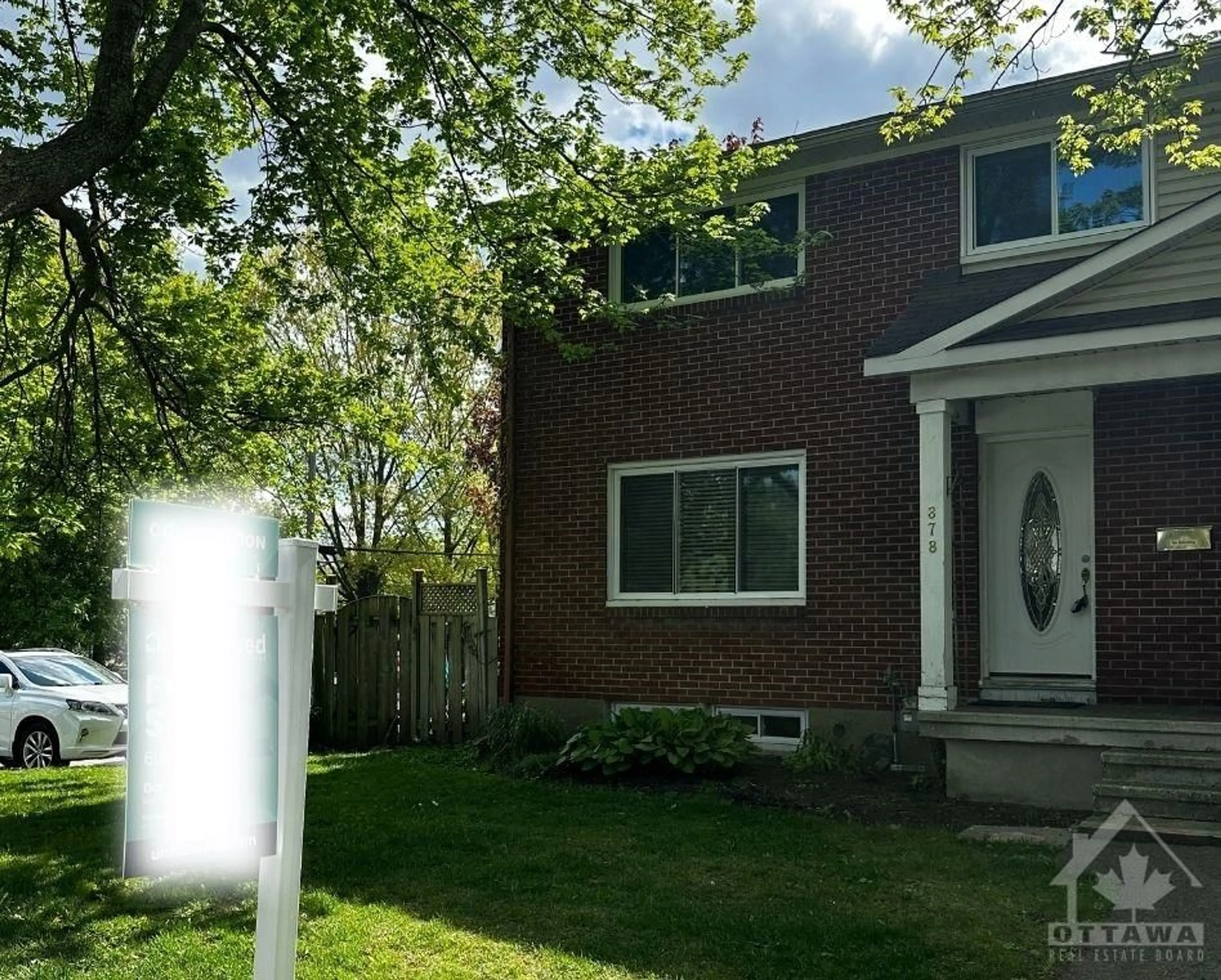 Frontside or backside of a home for 878 BORTHWICK Ave, Ottawa Ontario K1K 2M8