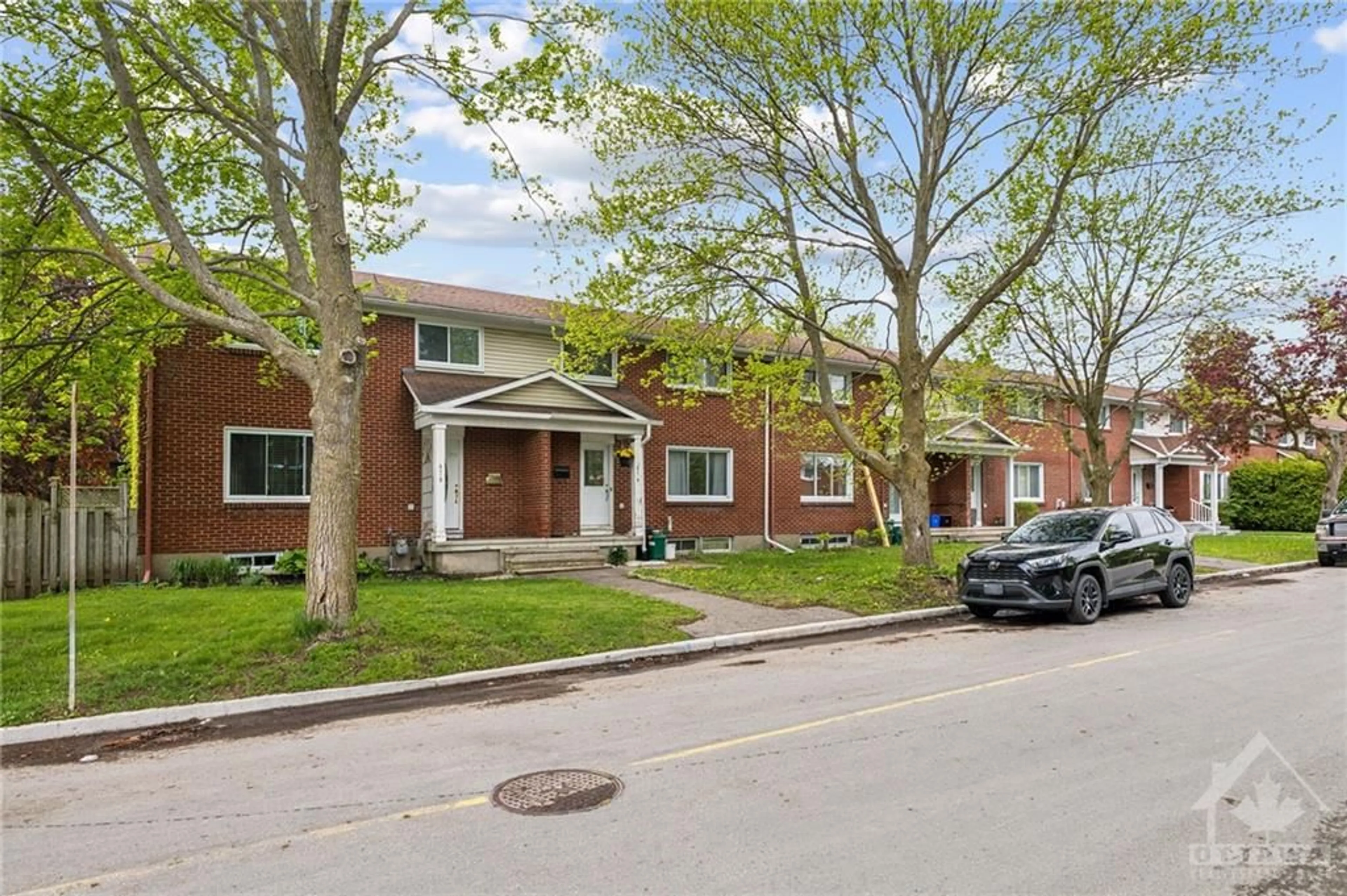 Frontside or backside of a home for 878 BORTHWICK Ave, Ottawa Ontario K1K 2M8