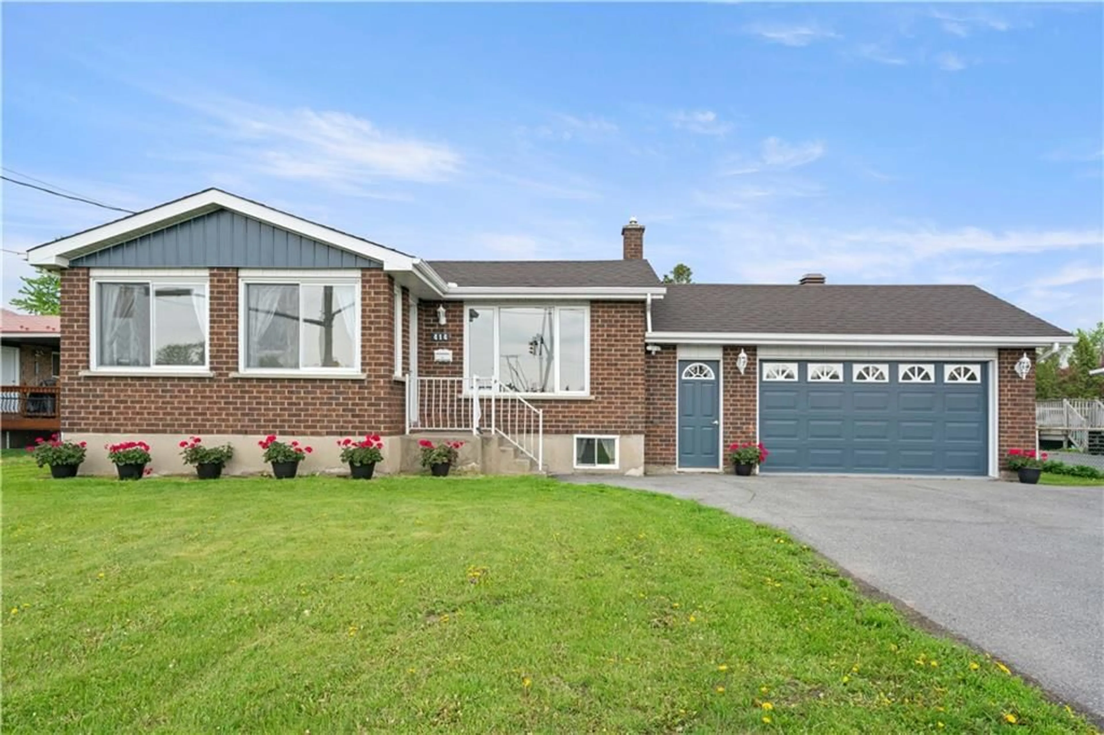 Frontside or backside of a home for 414 CORNWALL CENTER Rd, Cornwall Ontario K6K 1L9