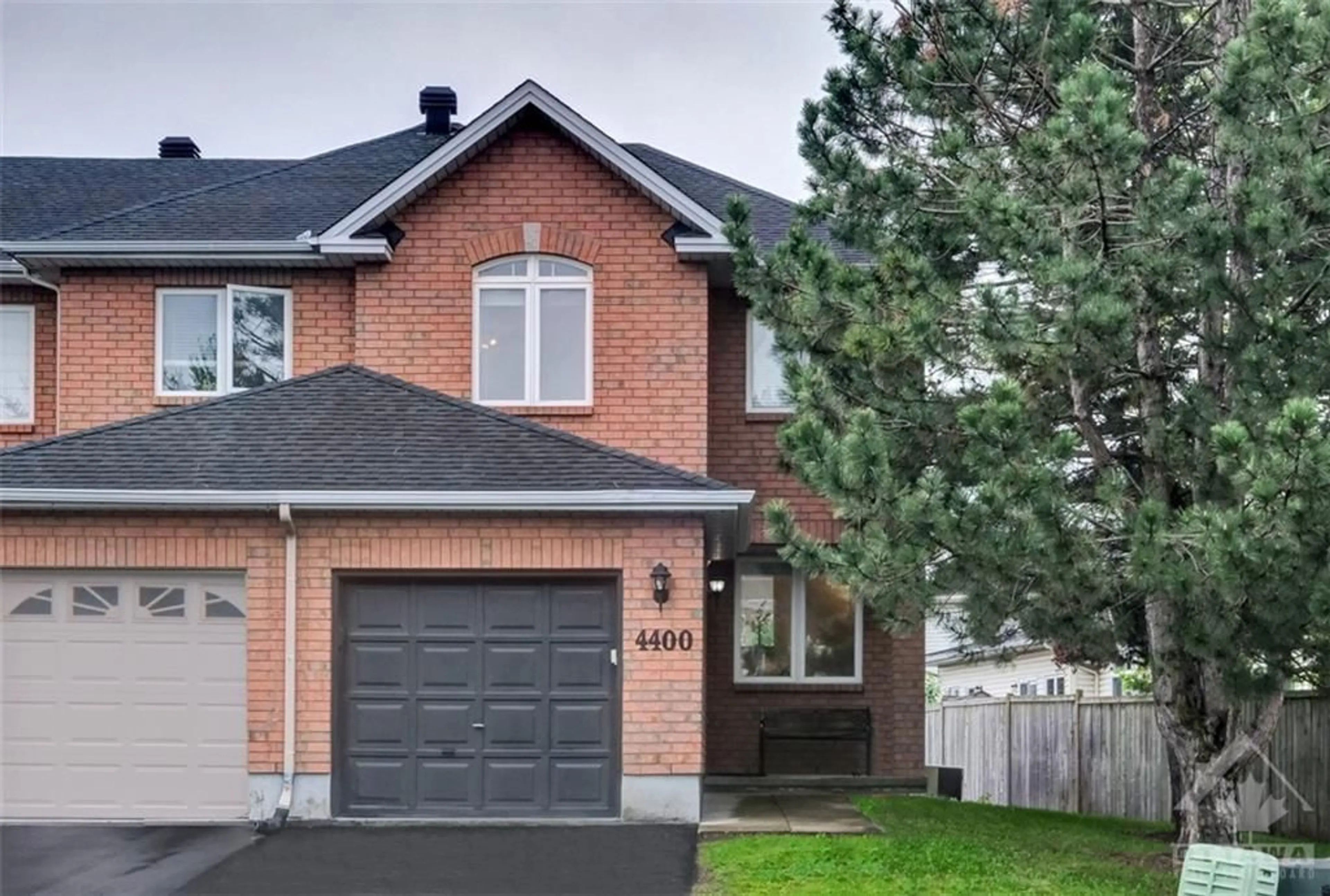 Home with brick exterior material for 4400 ASHCROFT Crt, Ottawa Ontario K1J 1C7