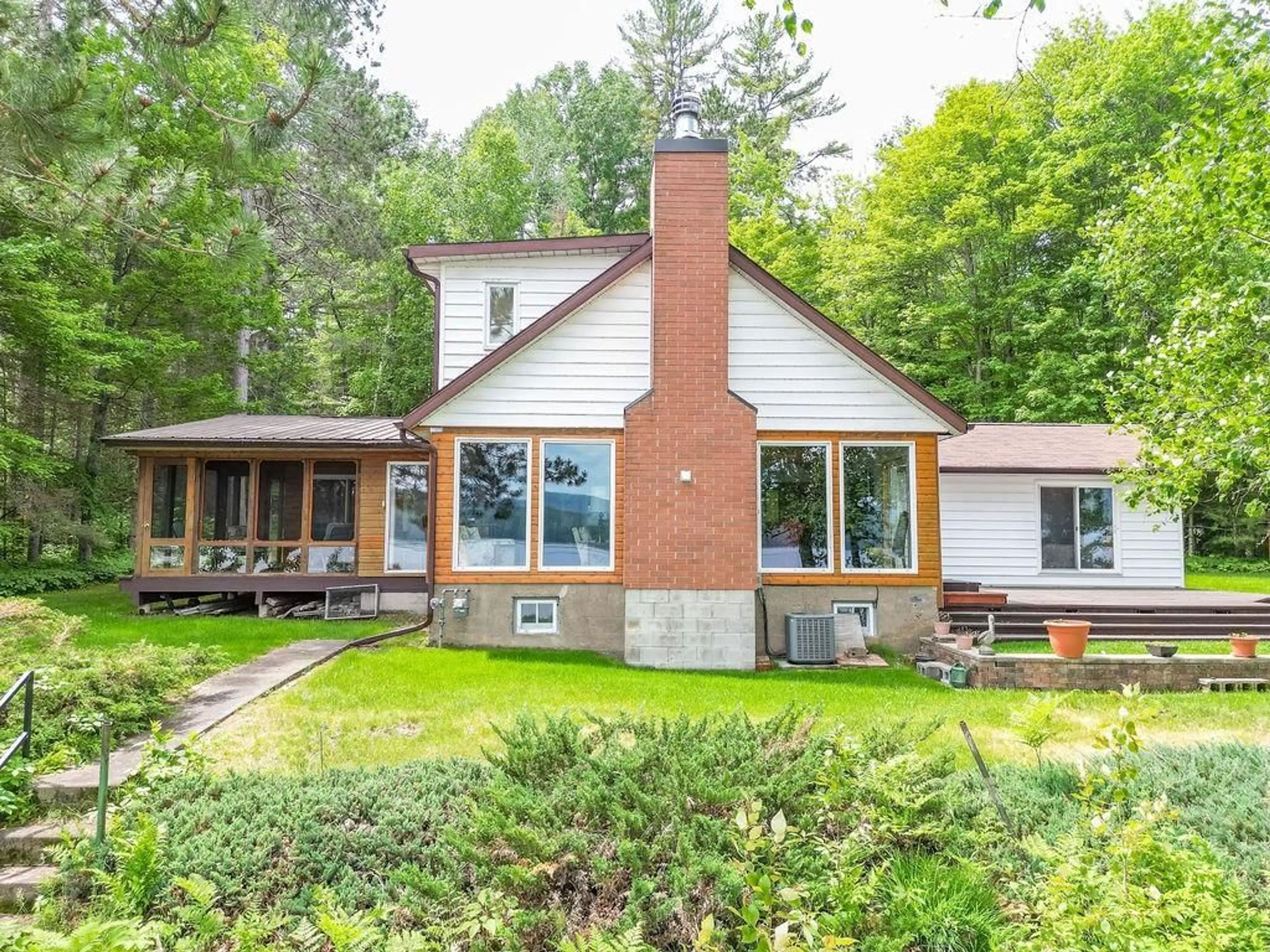 Cottage for 240 PINE POINT Rd, Deep River Ontario K0J 1P0