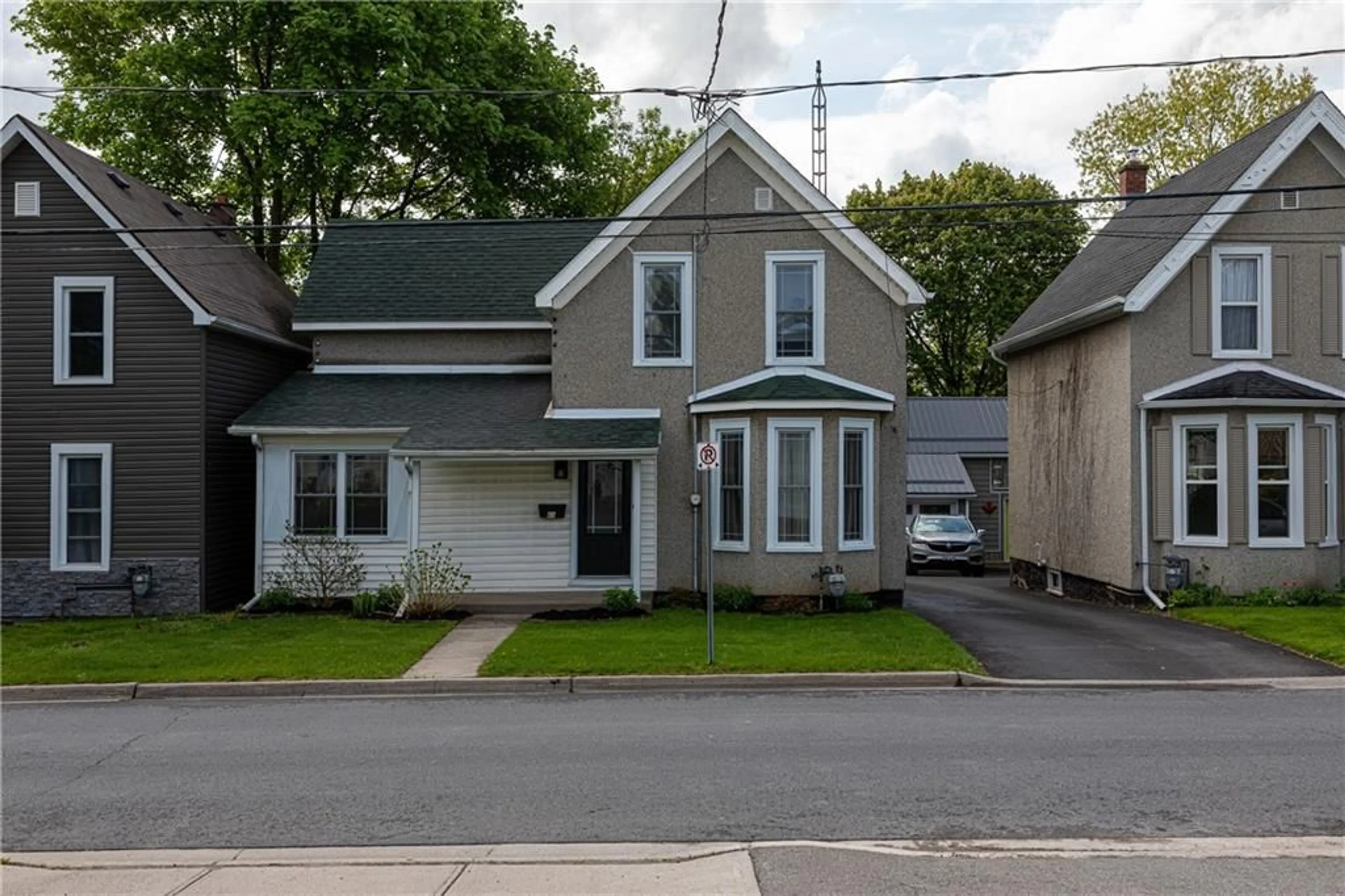 Frontside or backside of a home for 61 HUBBELL St, Brockville Ontario K6V 4K6