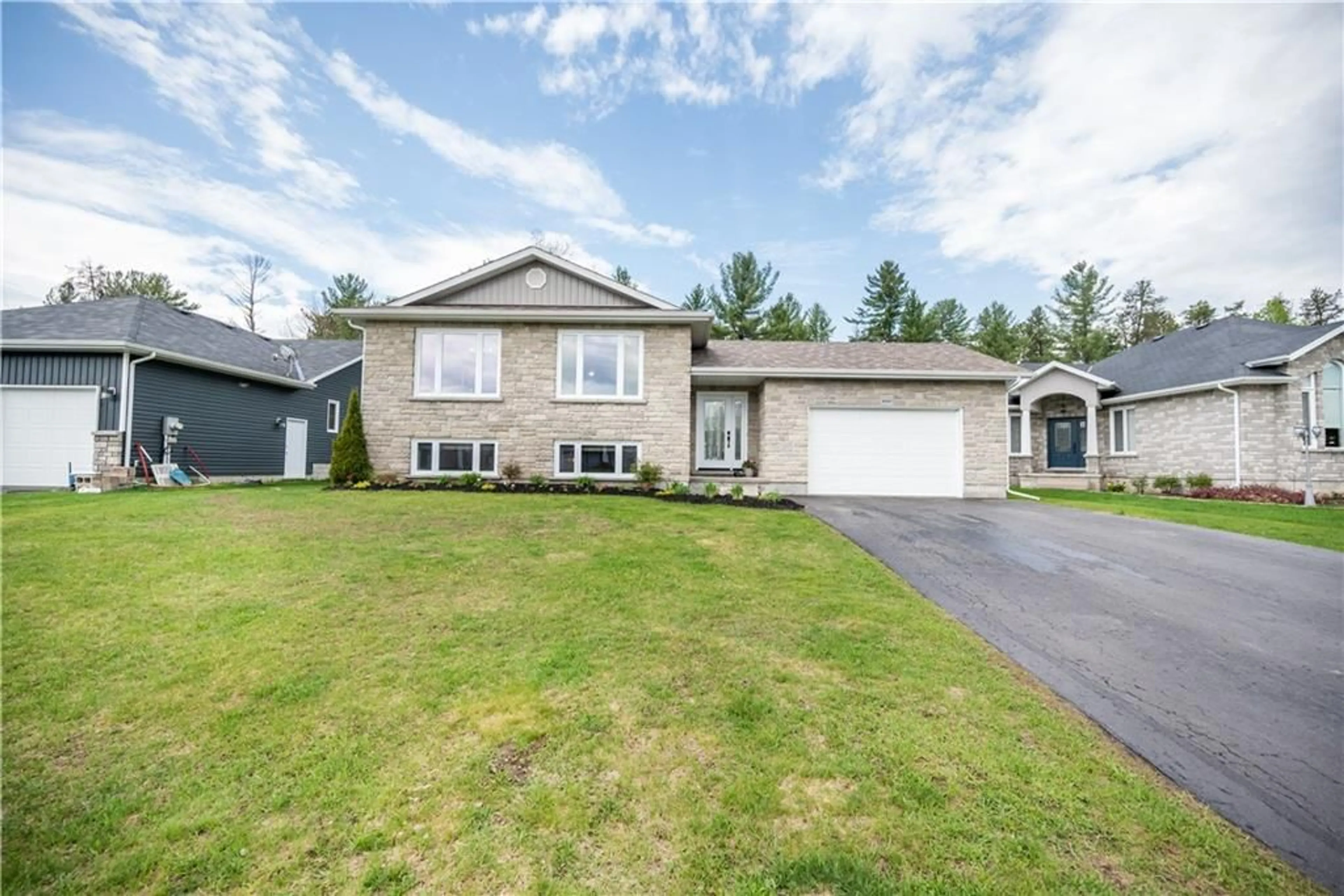 Frontside or backside of a home for 1020 BEATTY Cres, Deep River Ontario K0J 1P0
