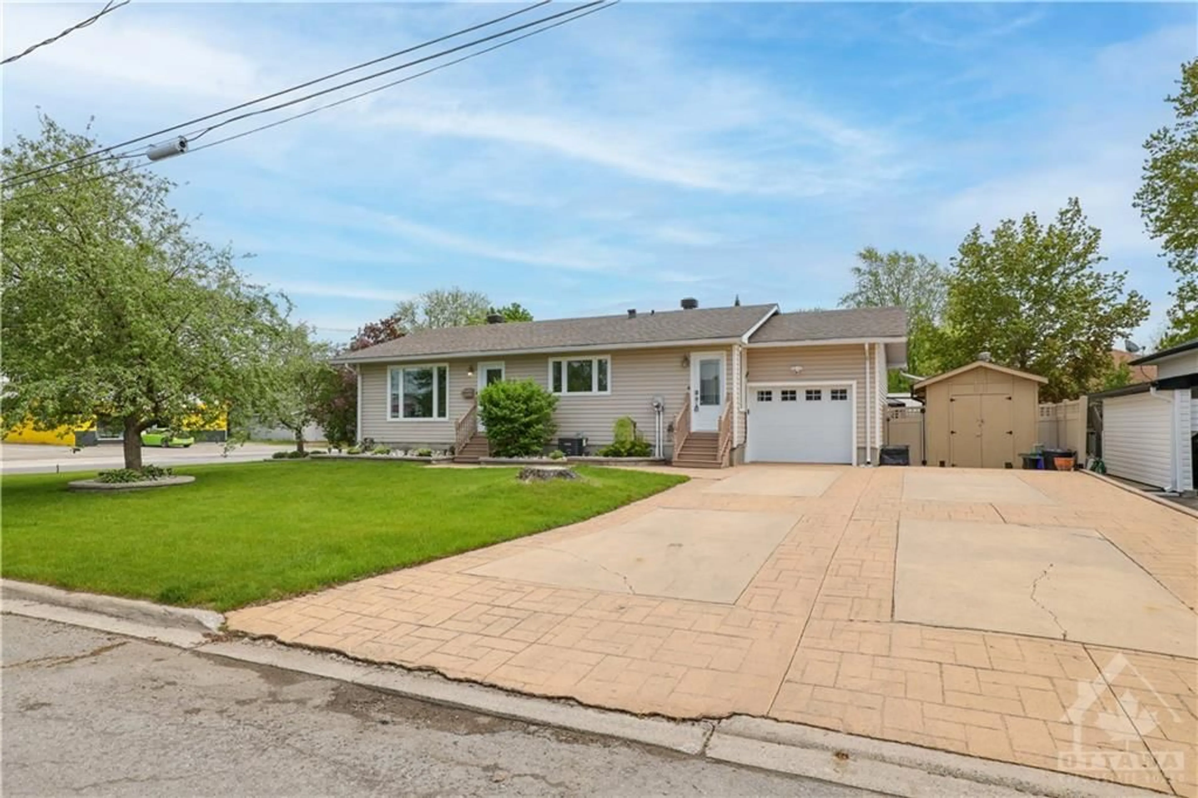 Frontside or backside of a home for 2 WELLAND St, Perth Ontario K7H 3H7