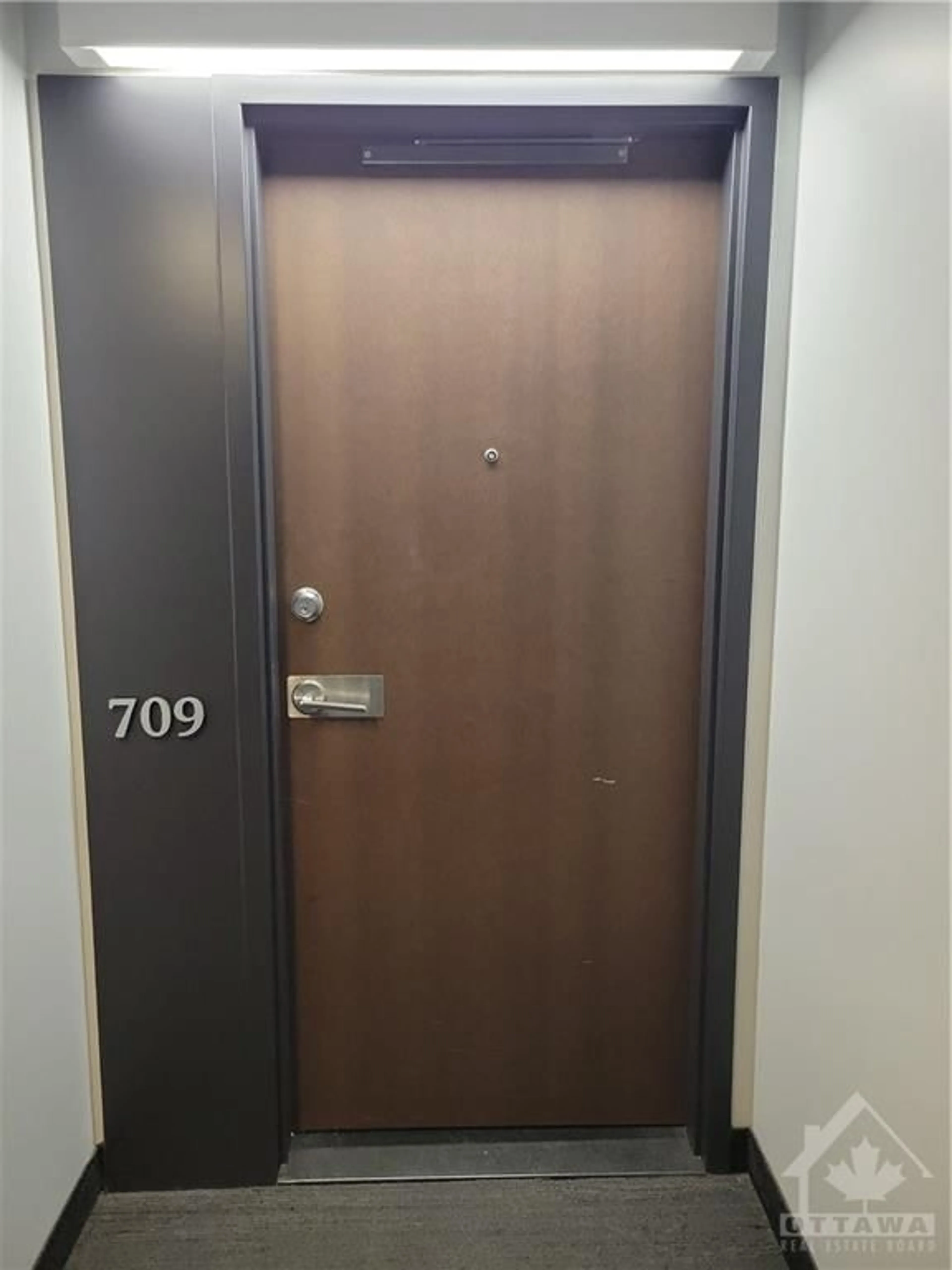 Indoor foyer for 199 SLATER St #709, Ottawa Ontario K1P 0C8