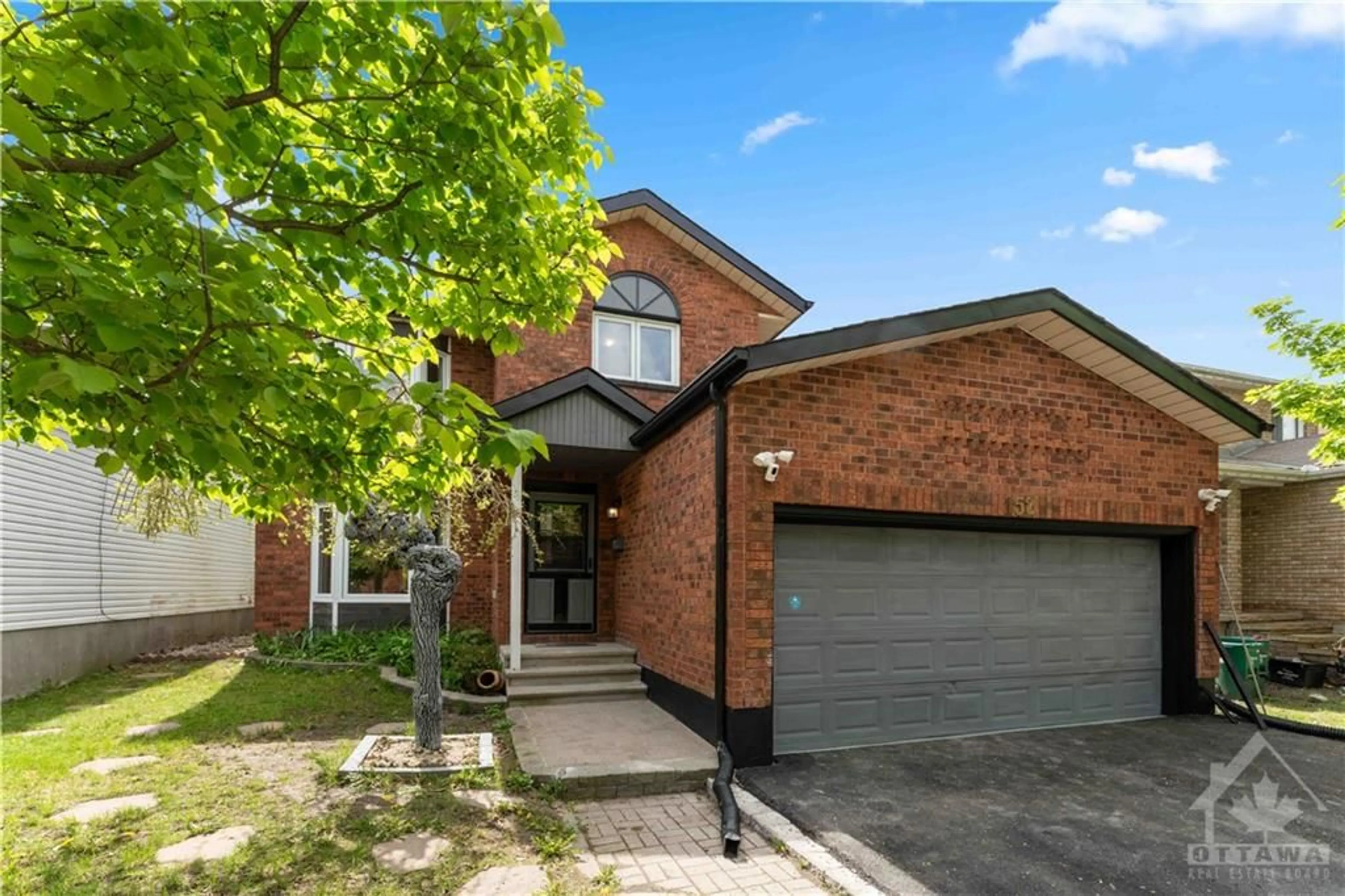 Home with brick exterior material for 152 TWYFORD St, Ottawa Ontario K1V 0V9