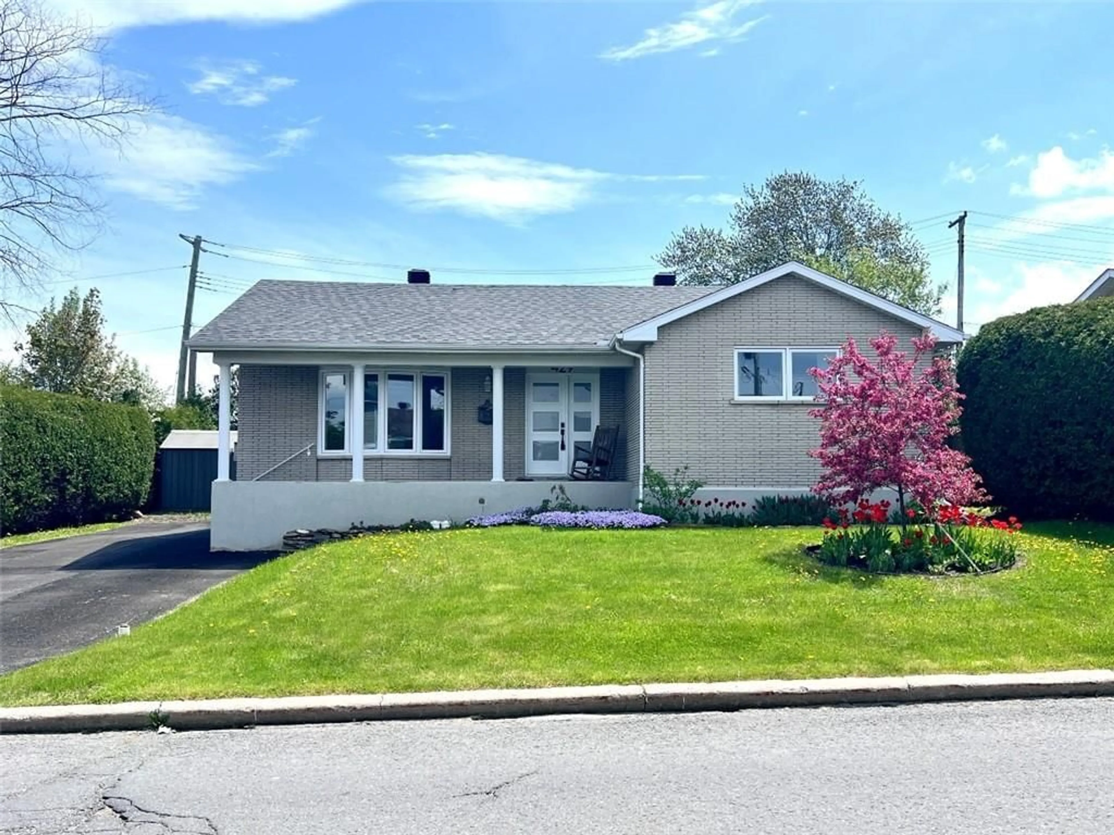 Frontside or backside of a home for 429 THERIAULT St, Hawkesbury Ontario K6A 1Z4