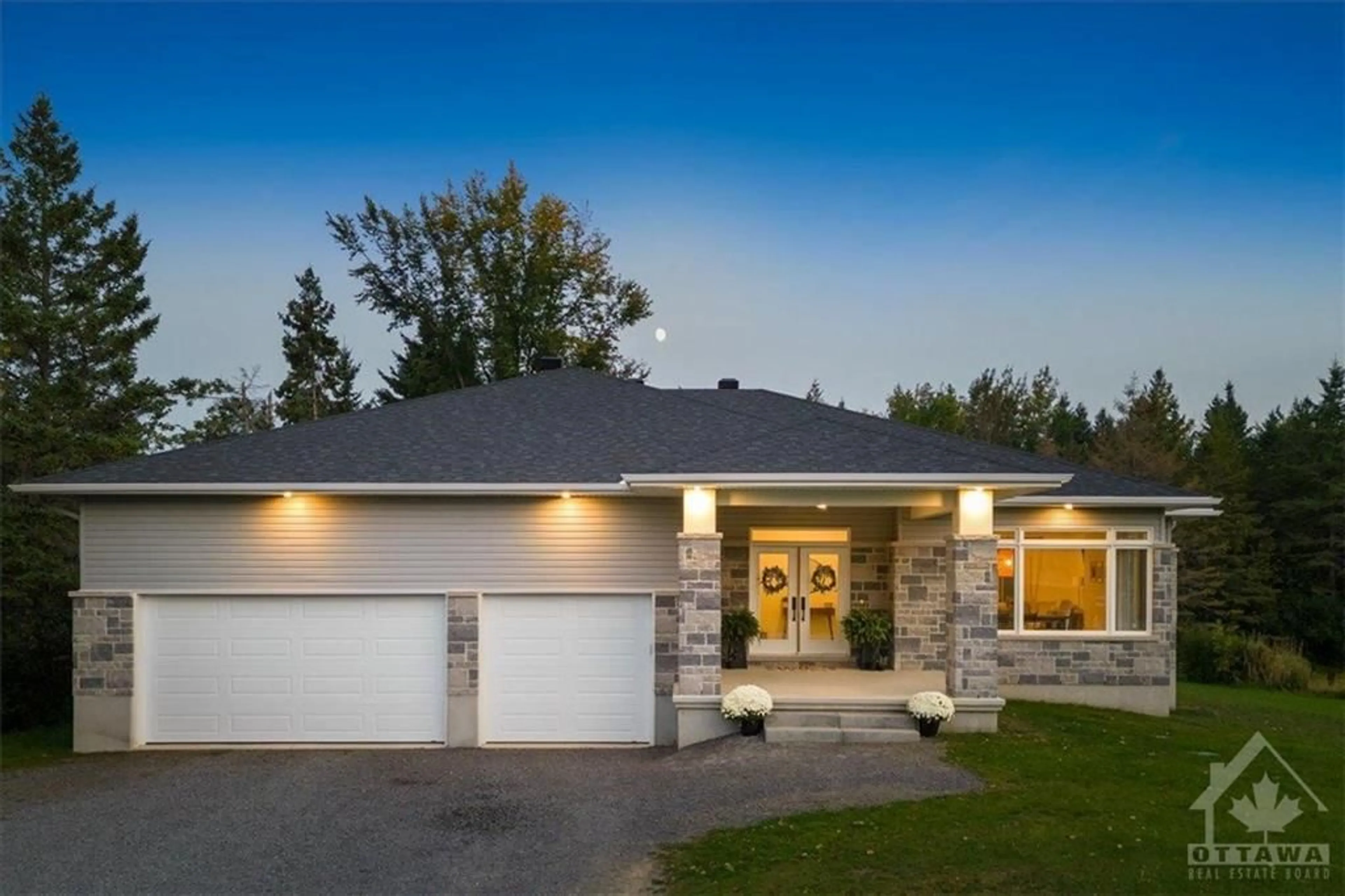 Home with vinyl exterior material for 285 RICHMOND Rd, Ashton Ontario K0A 1B0