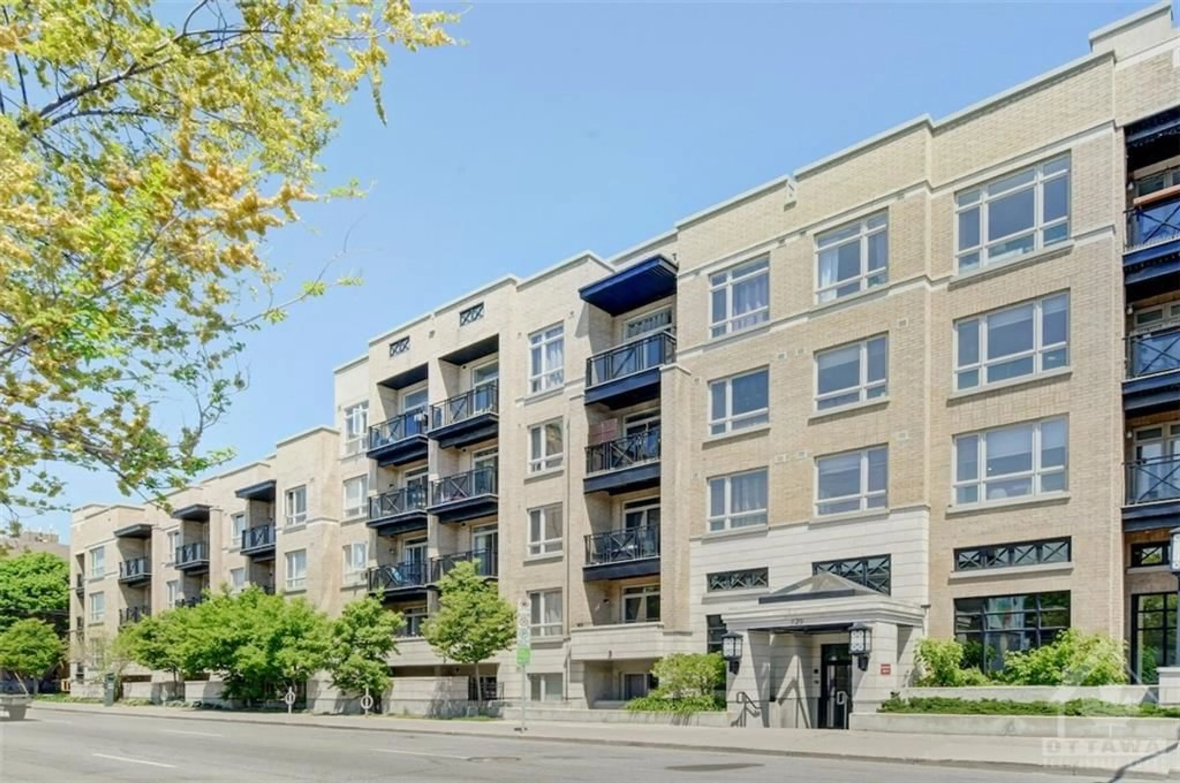 A pic from exterior of the house or condo for 429 KENT St #101, Ottawa Ontario K2P 1B5