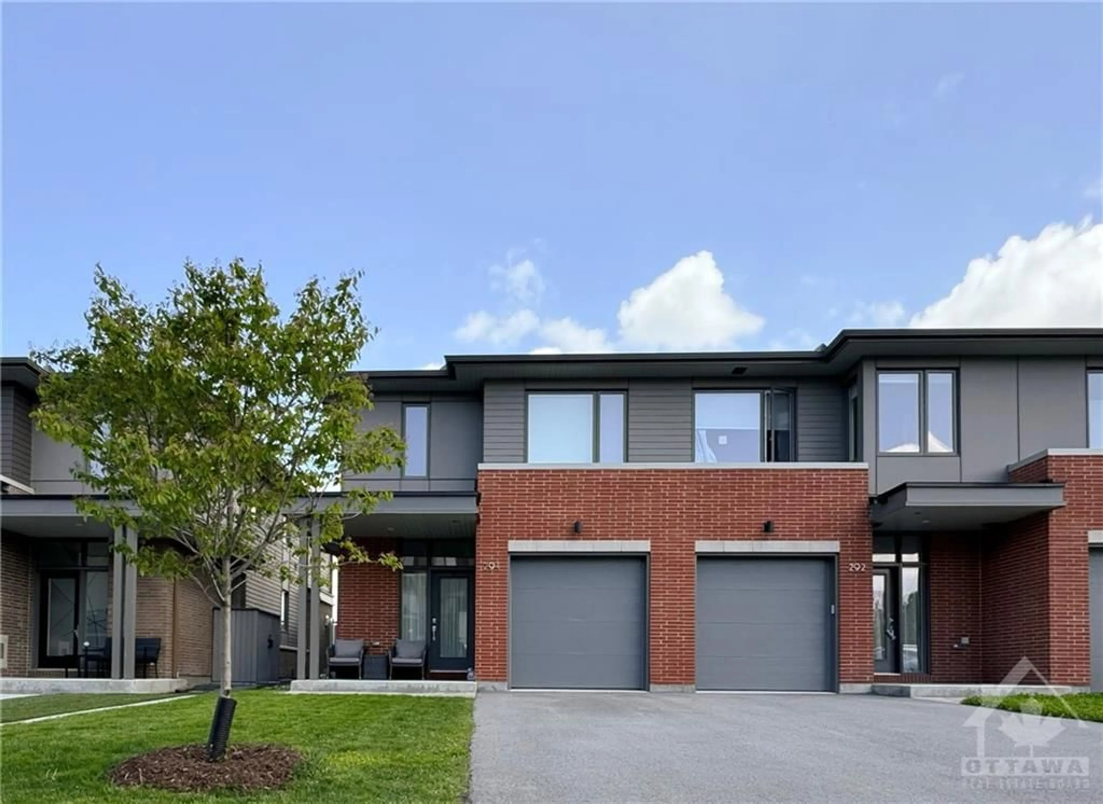 Home with brick exterior material for 294 SQUADRON Cres, Ottawa Ontario K1K 4Z4