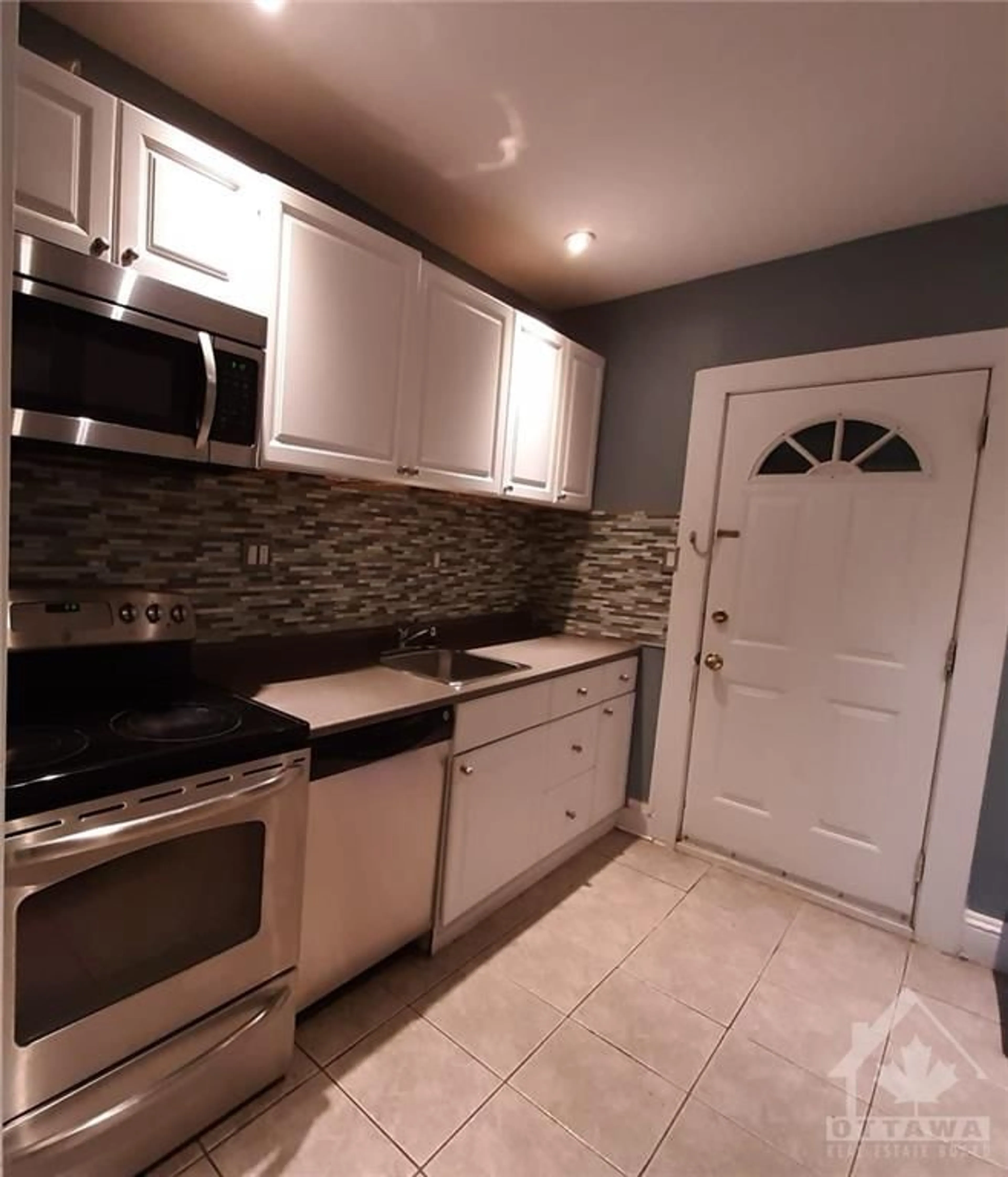 Standard kitchen for 164 CLARENCE St, Ottawa Ontario K1N 5P8