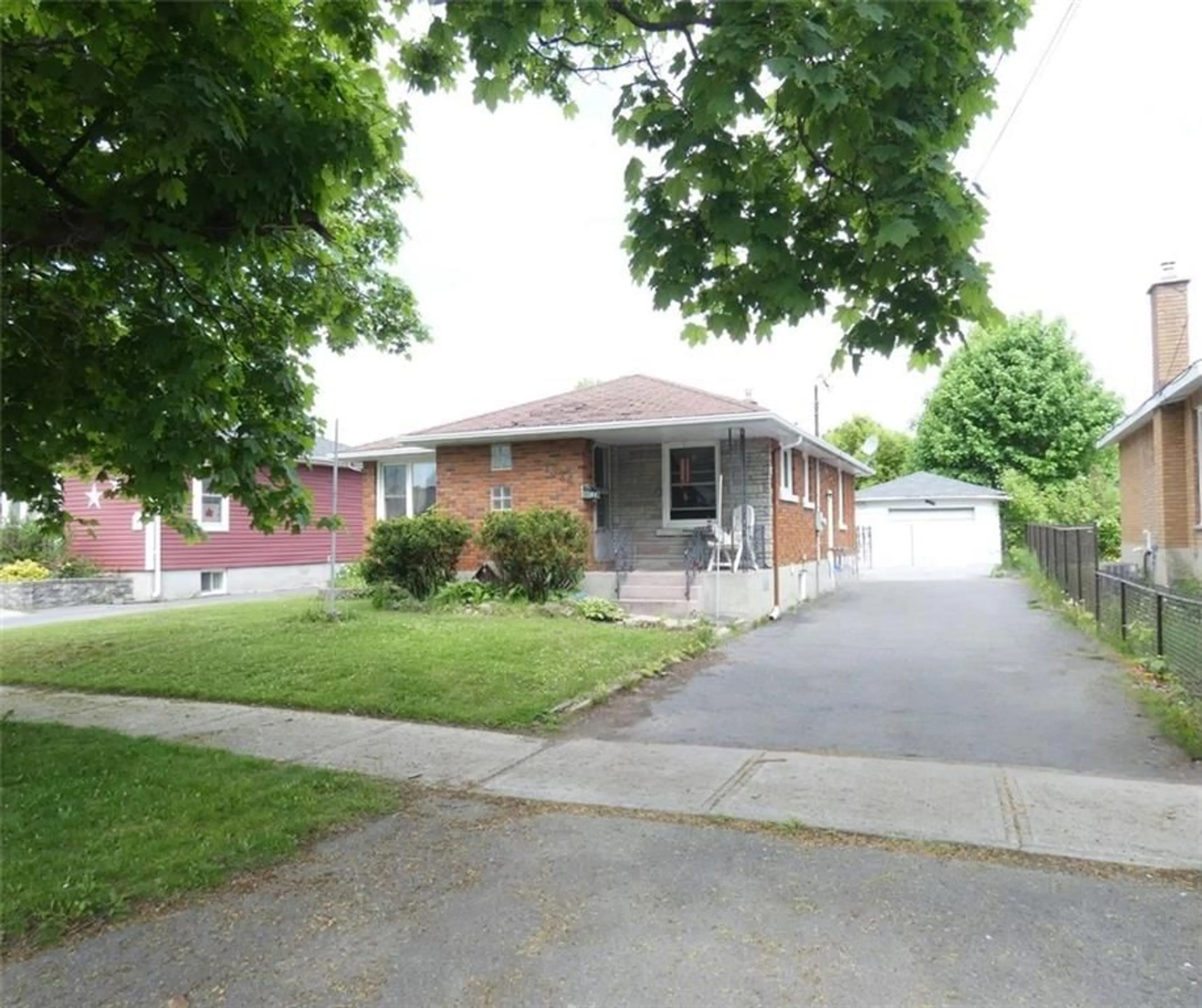Frontside or backside of a home for 1124 FOURTH St, Cornwall Ontario K6H 2K4