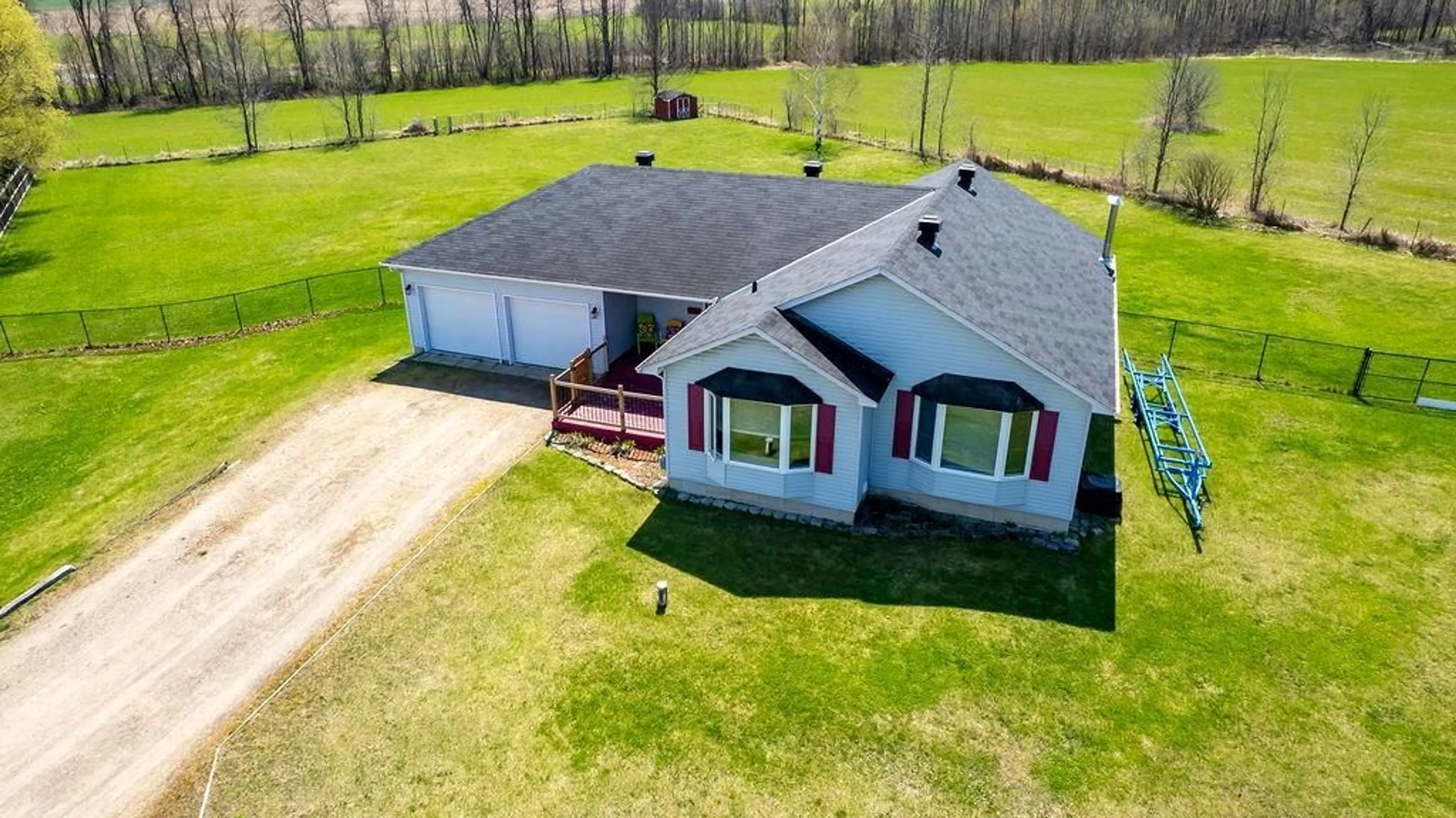 Frontside or backside of a home for 118 STONEYFIELD Rd, Pembroke Ontario K8B 1B7