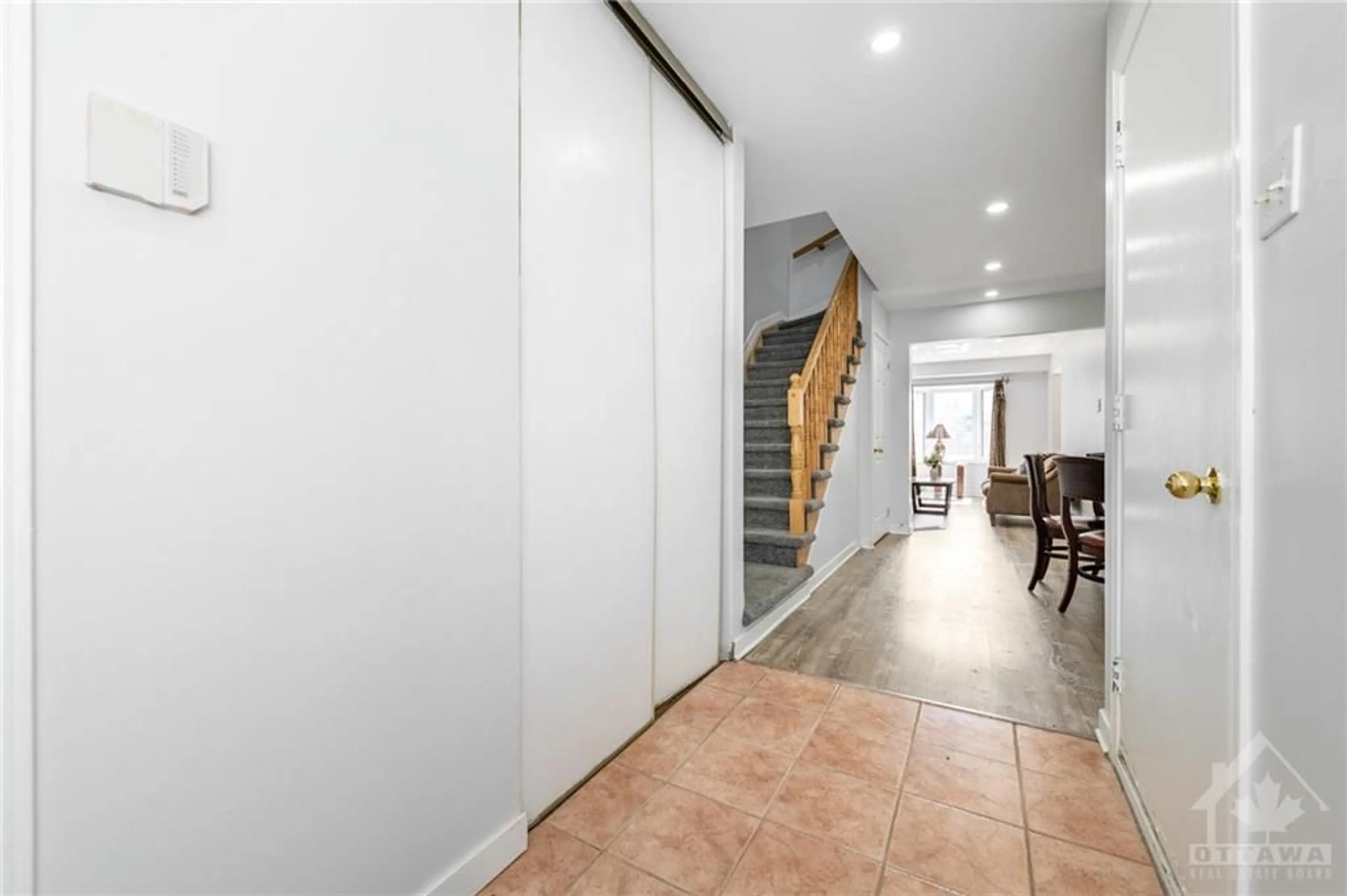 Indoor foyer for 24 HAVENHURST Cres, Ottawa Ontario K1T 3E8