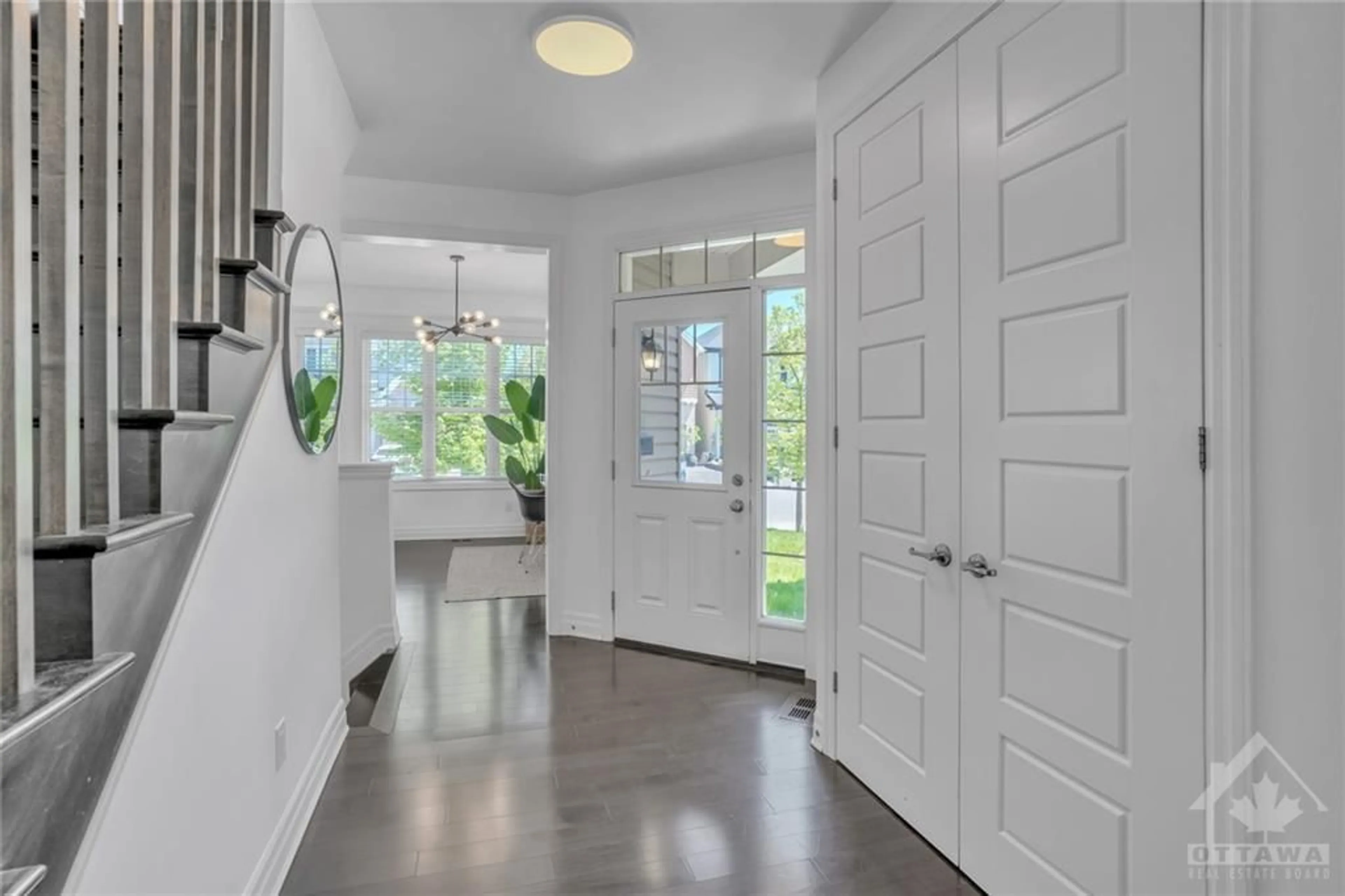 Indoor entryway for 191 LAMPREY St, Ottawa Ontario K2J 6C3