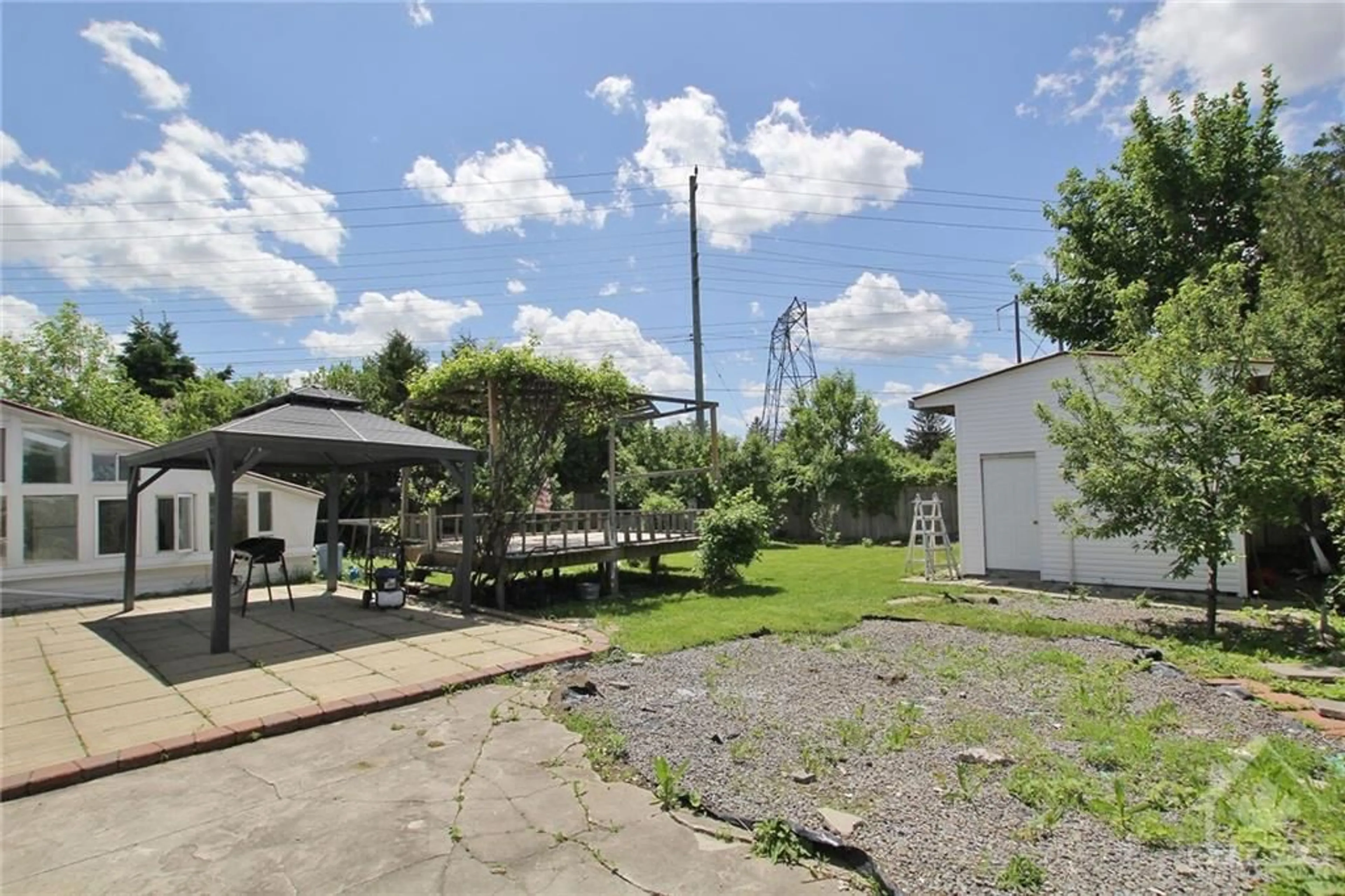 Patio for 14 TANGLEWOOD Dr, Nepean Ontario K2H 6P3