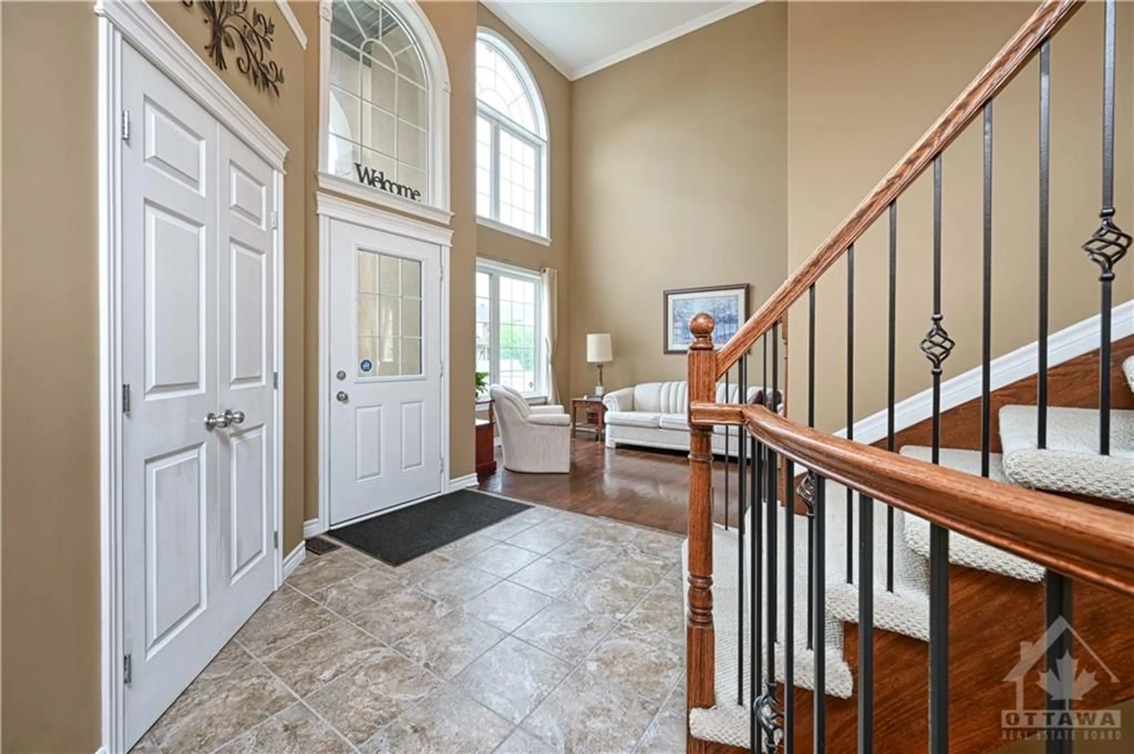 Indoor entryway for 998 FIELDFAIR Way, Ottawa Ontario K4A 0E4