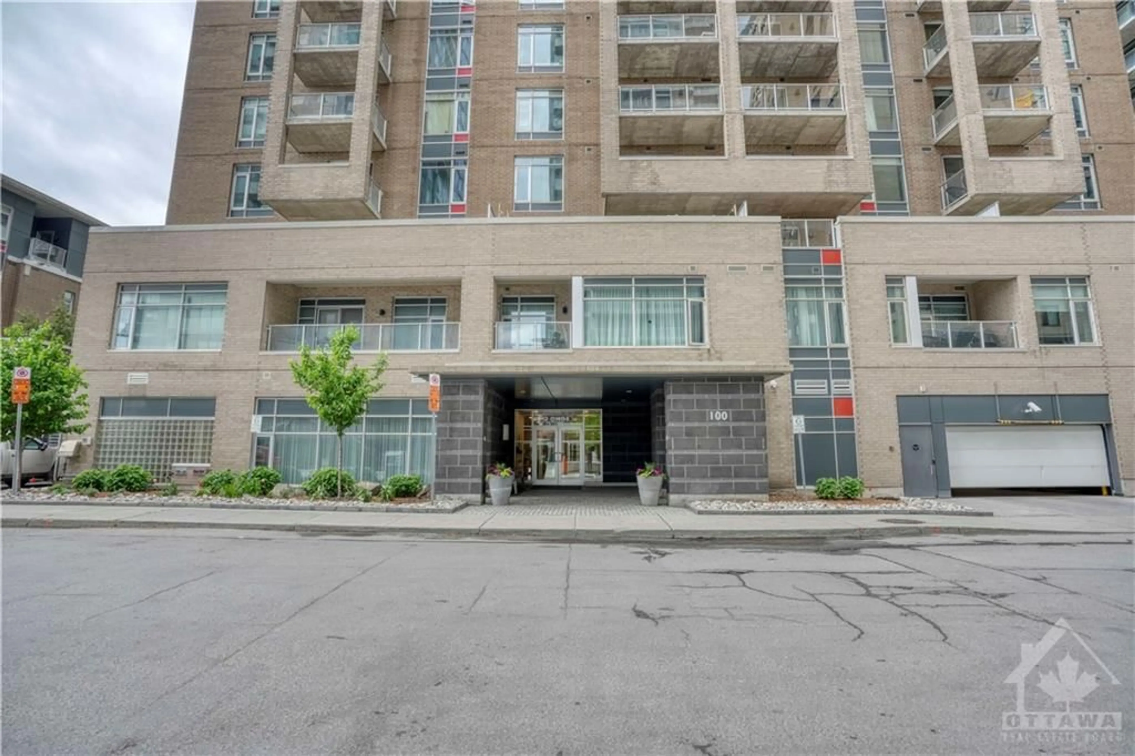 A pic from exterior of the house or condo for 100 CHAMPAGNE Ave #1004, Ottawa Ontario K1S 4P4
