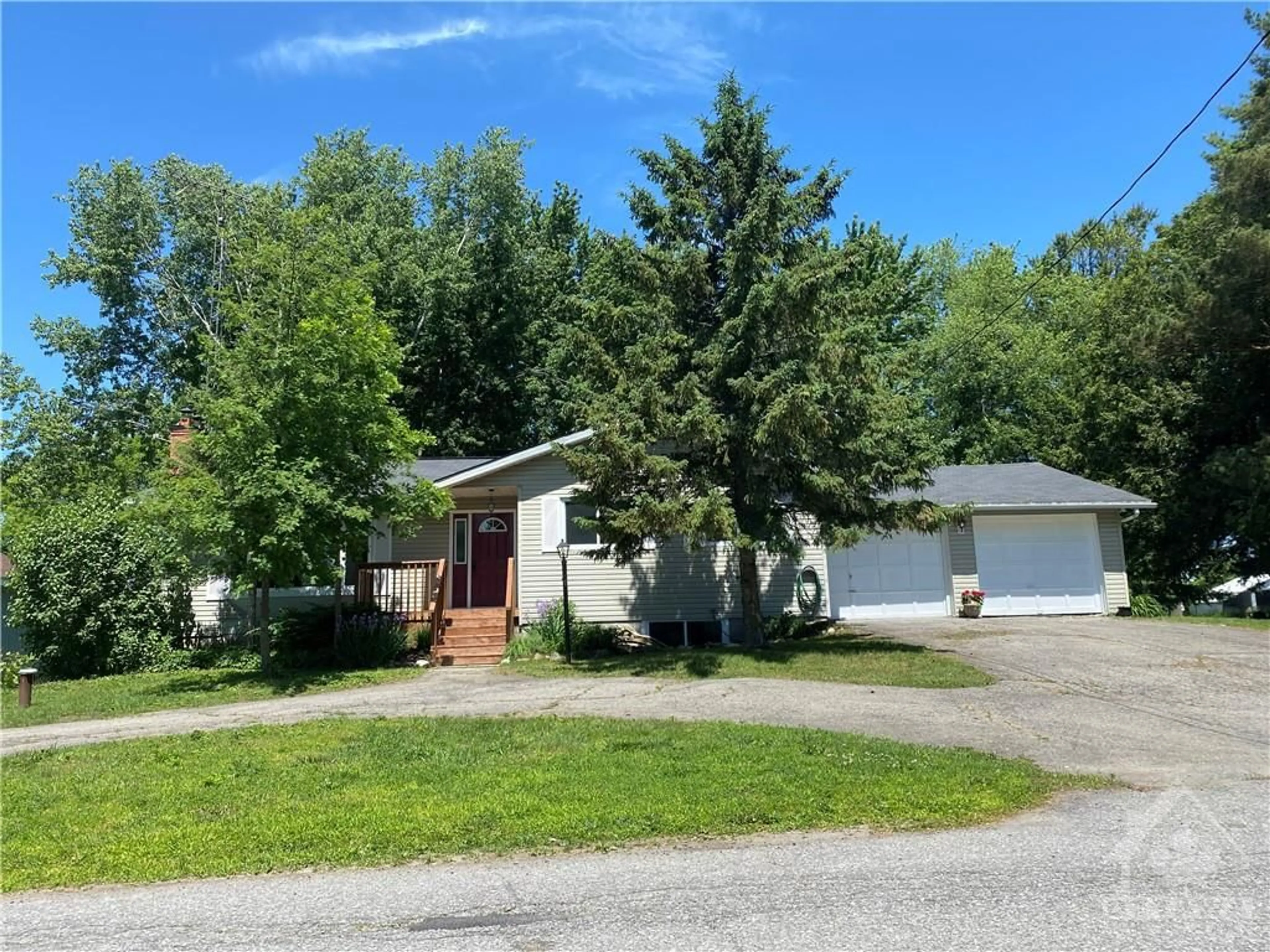 Frontside or backside of a home for 10617 MAPLE St, South Mountain Ontario K0E 1W0