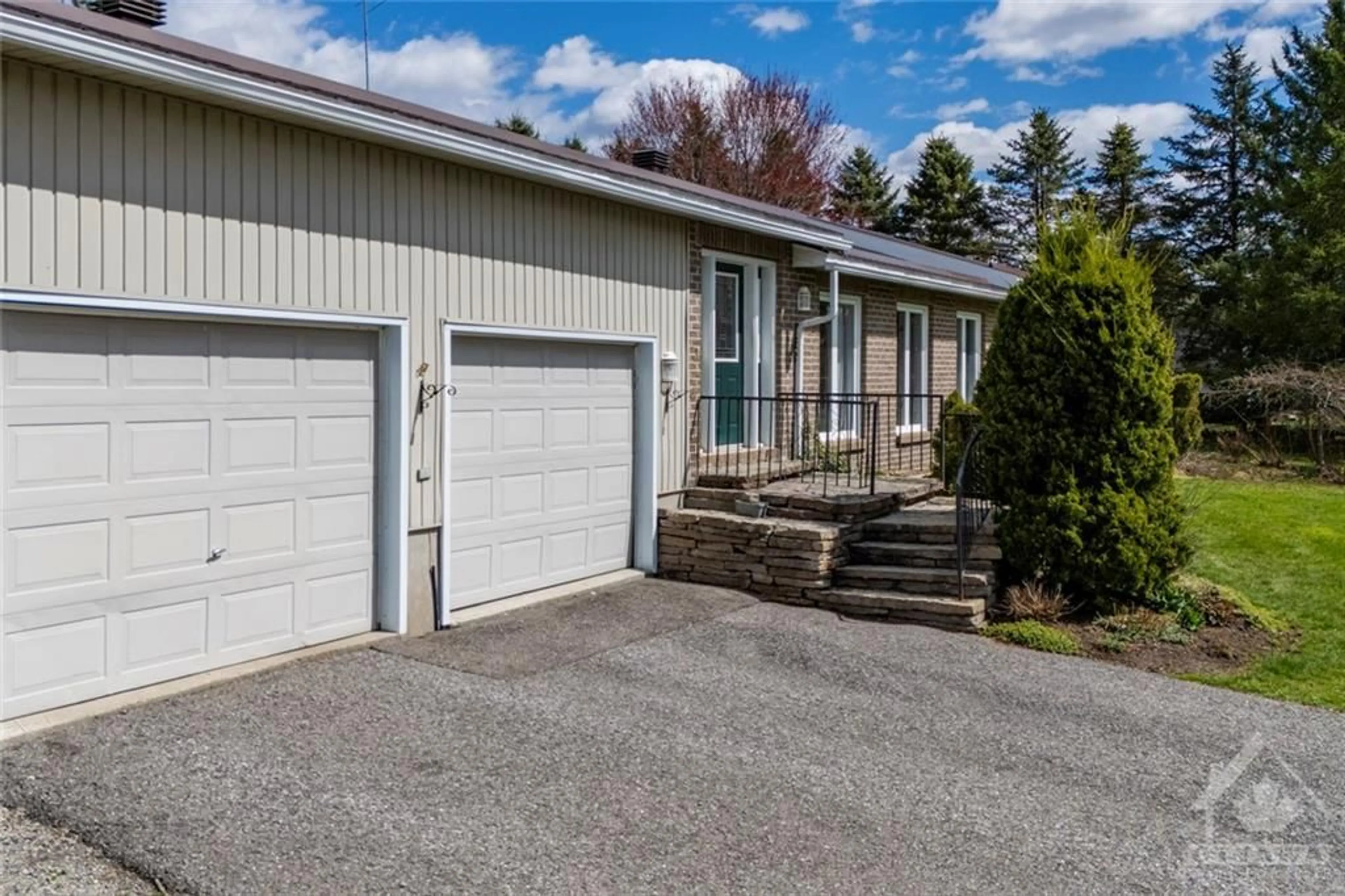 Frontside or backside of a home for 3000 FRANCIS St, South Mountain Ontario K0E 1W0