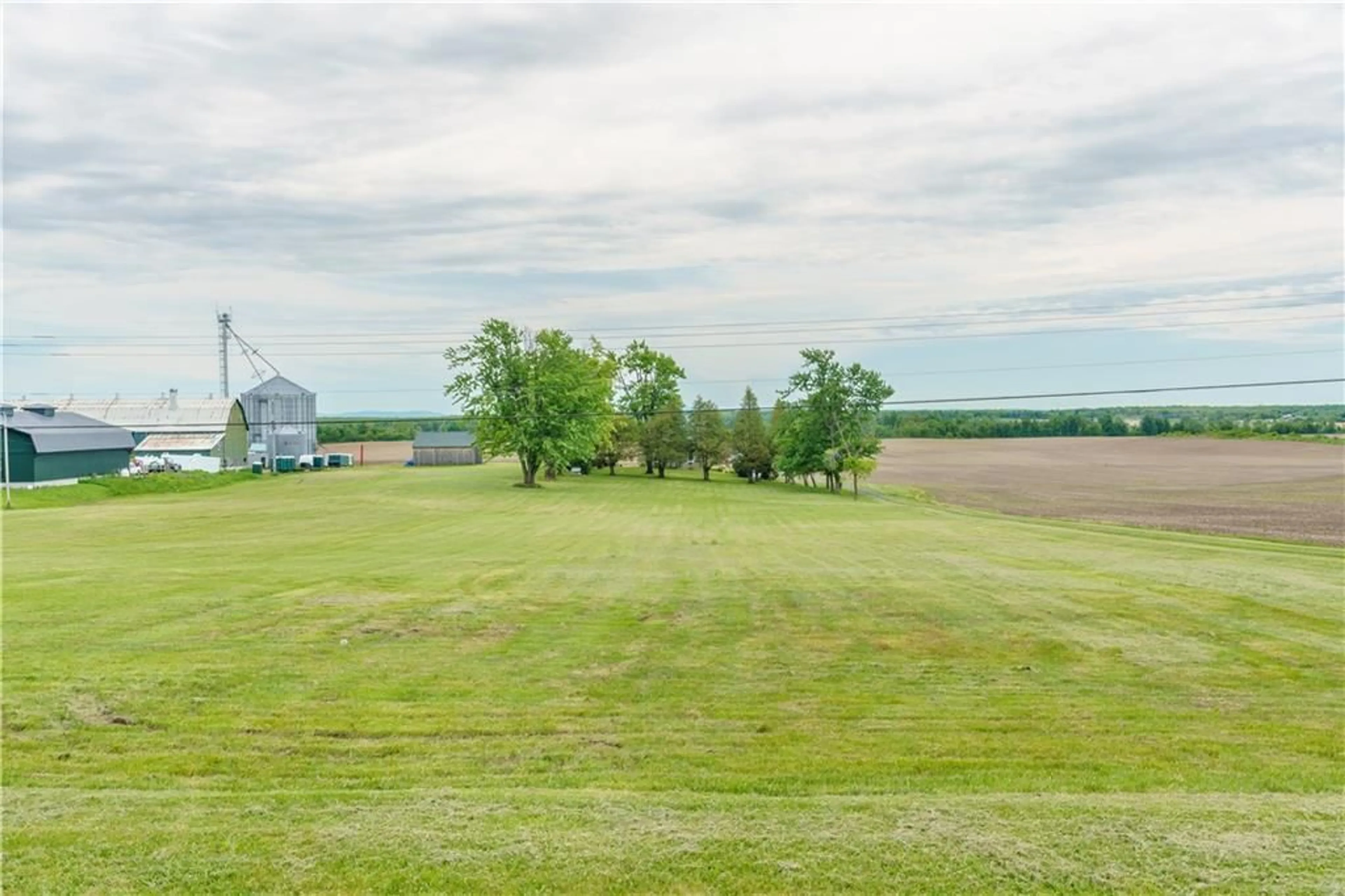 Fenced yard for 18990 18 COUNTY Rd, Martintown Ontario K0C 1S0