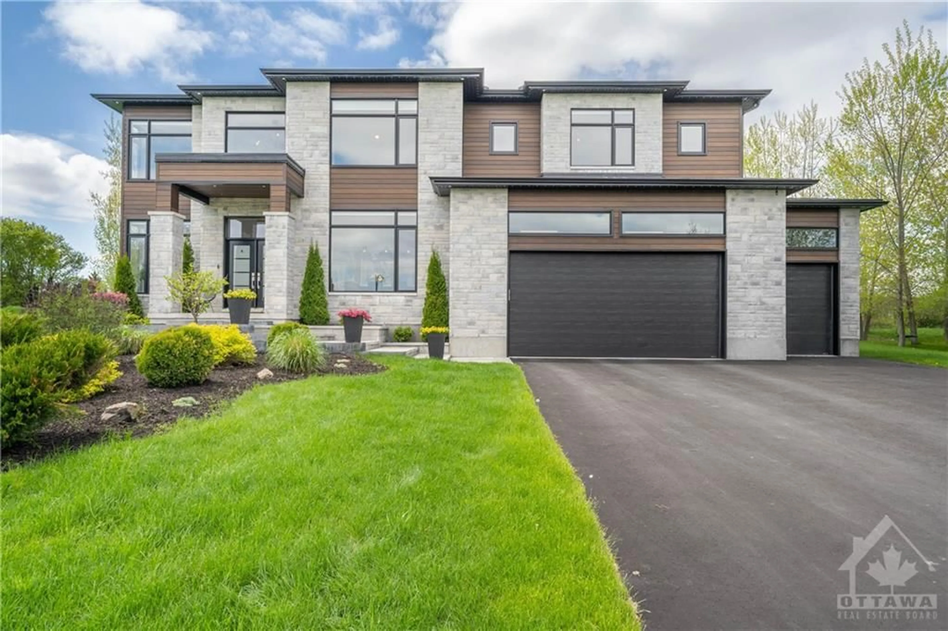 Home with brick exterior material for 536 LEIMERK Crt, Manotick Ontario K4M 0B2