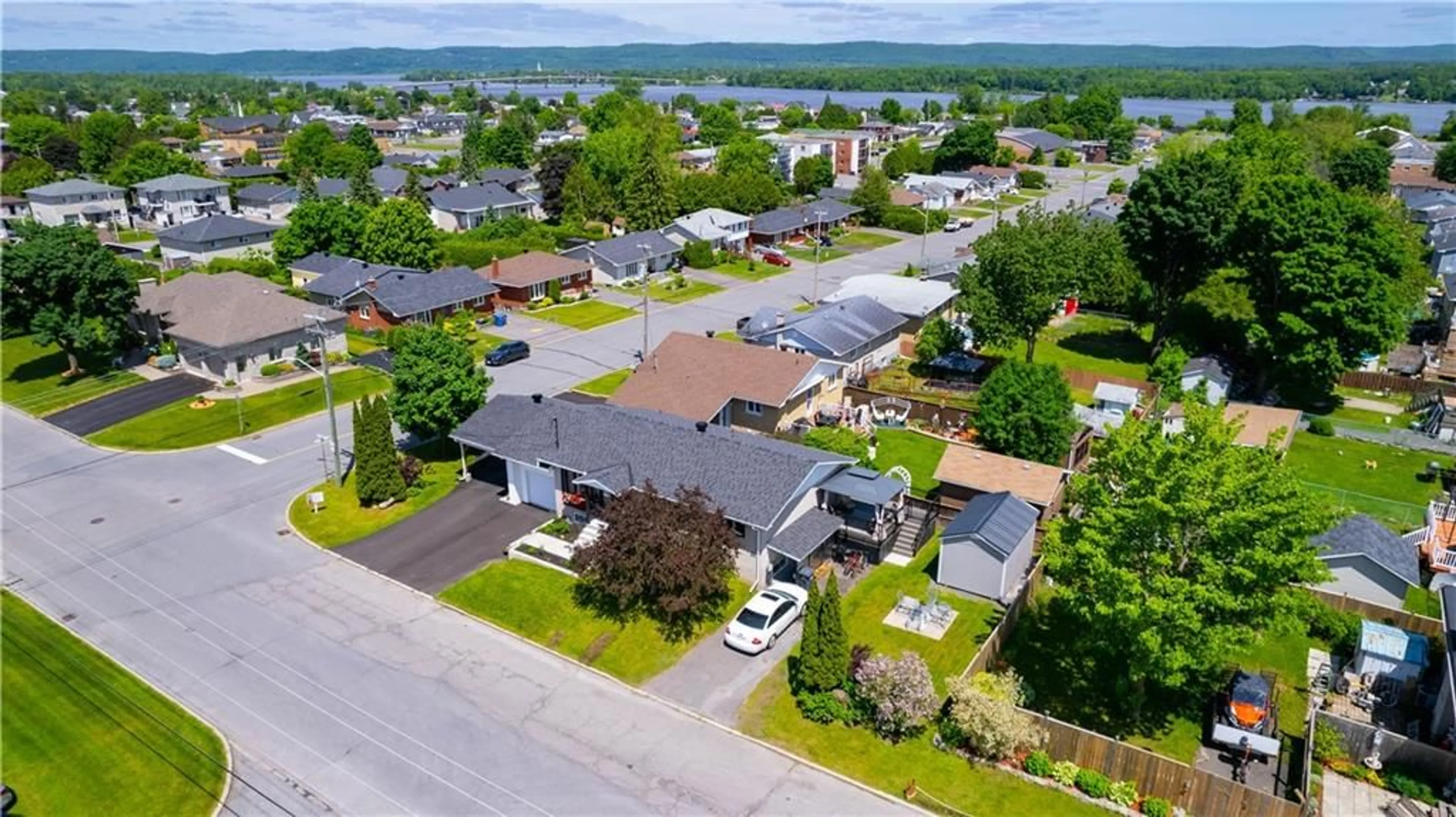 A pic from exterior of the house or condo, the street view for 1463-1465 ABERDEEN St, Hawkesbury Ontario K6A 1L2