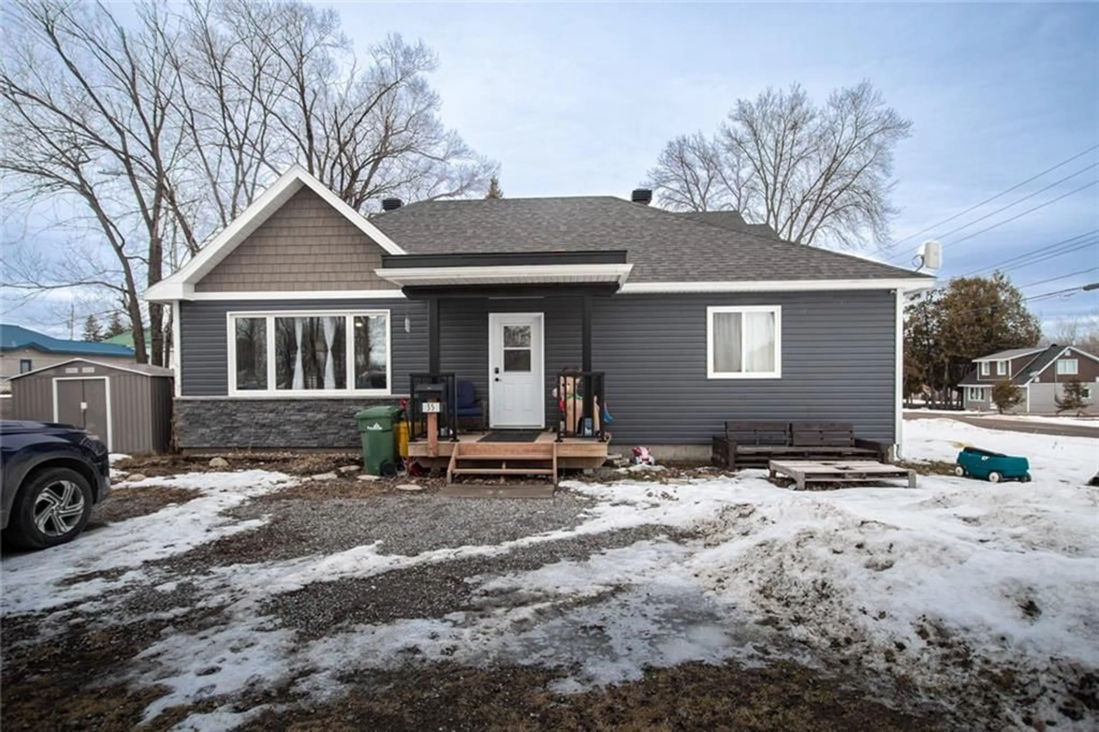 Frontside or backside of a home for 35 BENNETT St, Pembroke Ontario K8A 7Z8