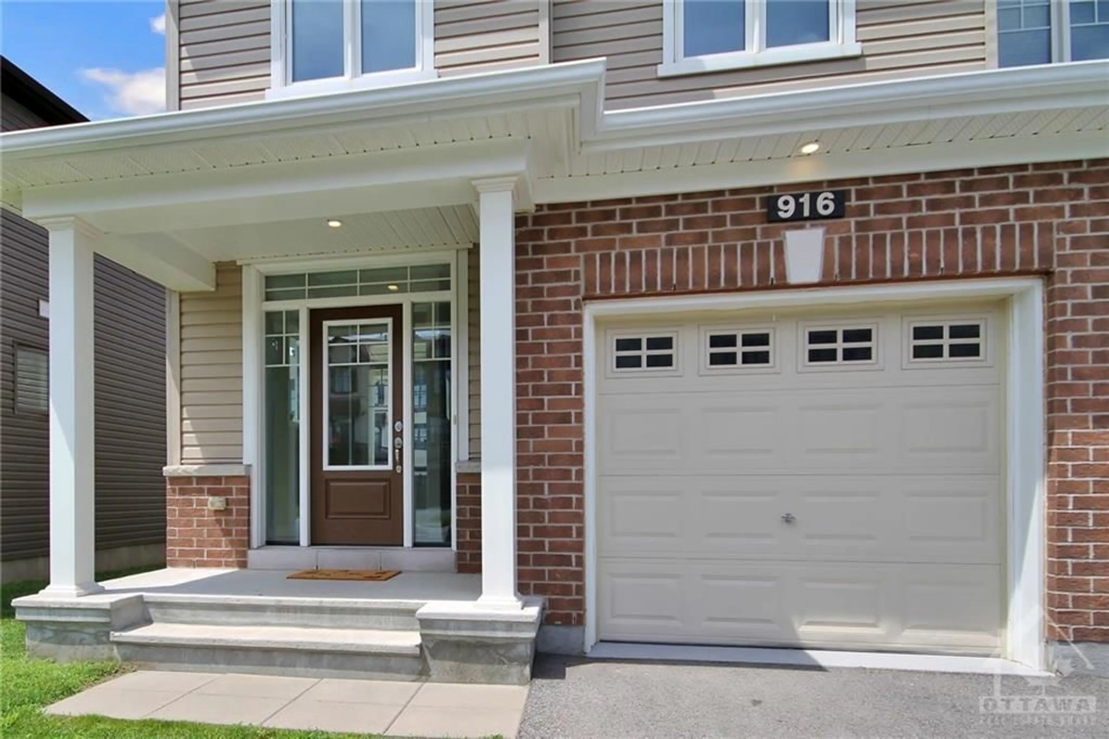 Home with brick exterior material for 916 KILBIRNIE Dr, Ottawa Ontario K2J 6G2