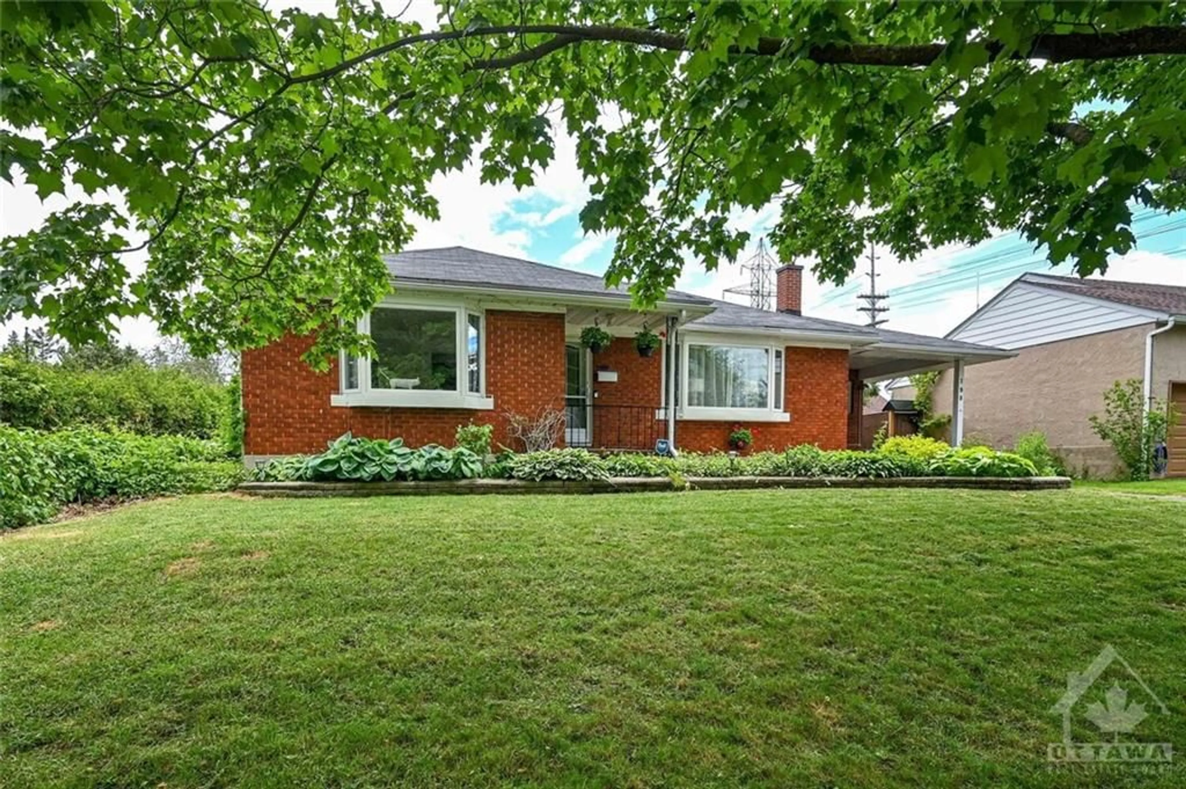 Home with brick exterior material for 198 KNOX Cres, Ottawa Ontario K1G 0K8