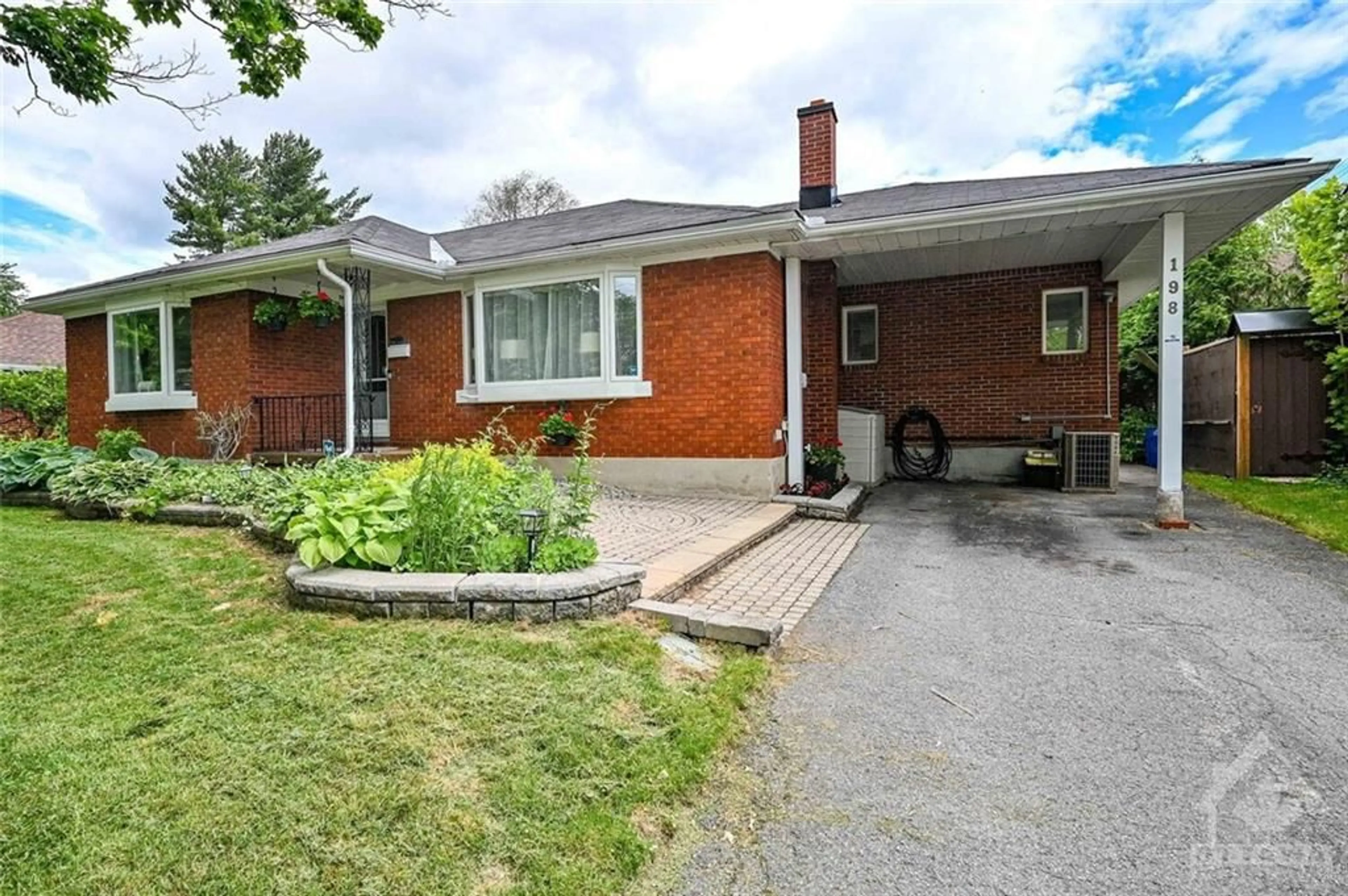Home with brick exterior material for 198 KNOX Cres, Ottawa Ontario K1G 0K8