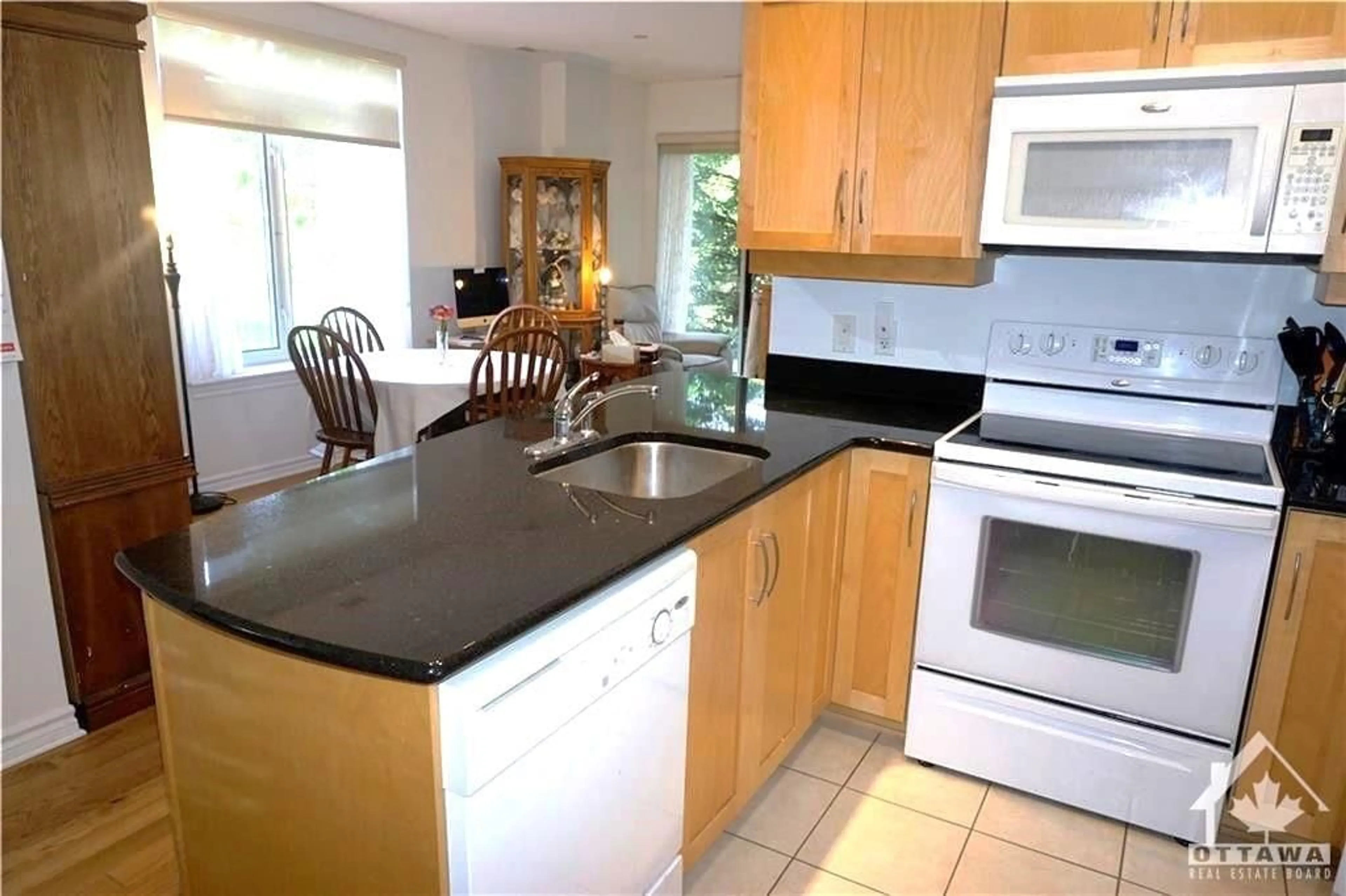 Standard kitchen for 314 CENTRAL PARK Dr #101, Ottawa Ontario K2C 4G4