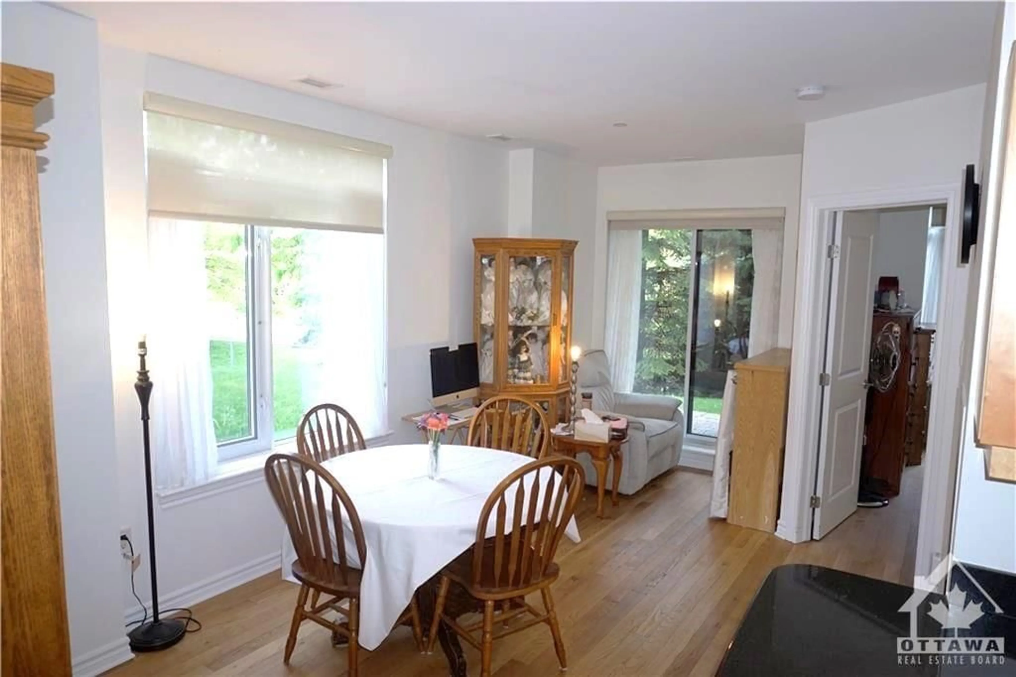 Dining room, wood floors, cottage for 314 CENTRAL PARK Dr #101, Ottawa Ontario K2C 4G4