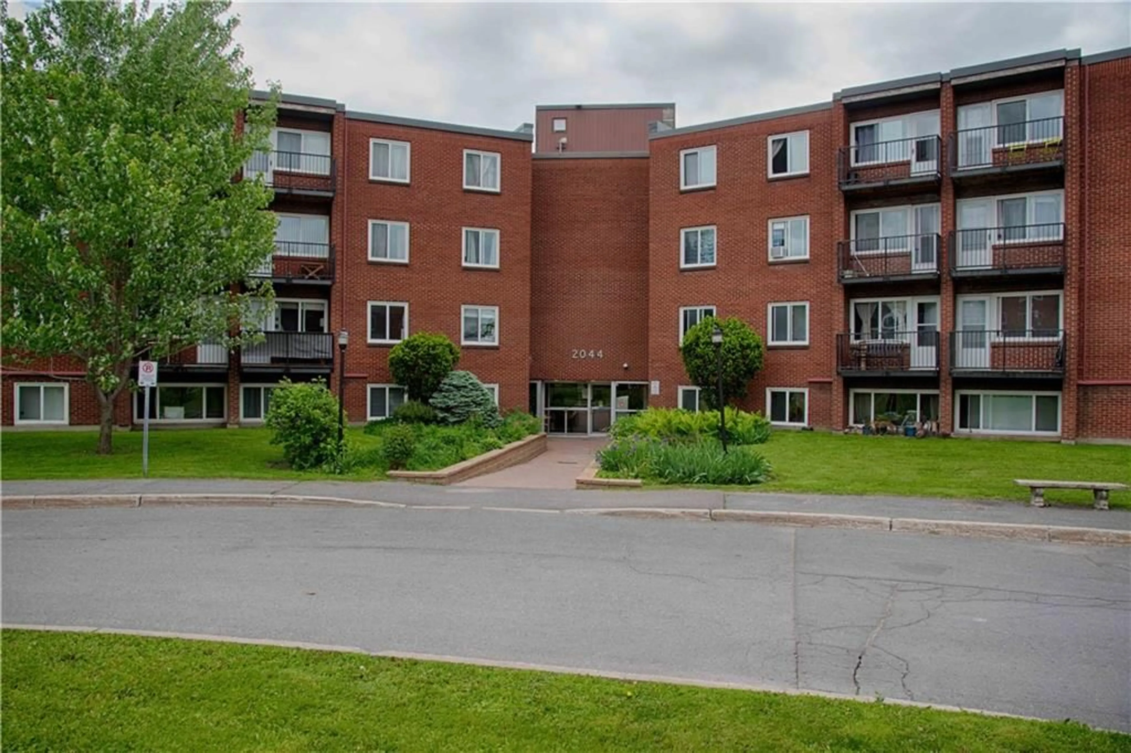 A pic from exterior of the house or condo for 2044 ARROWSMITH Dr #202C, Ottawa Ontario K1J 7V8