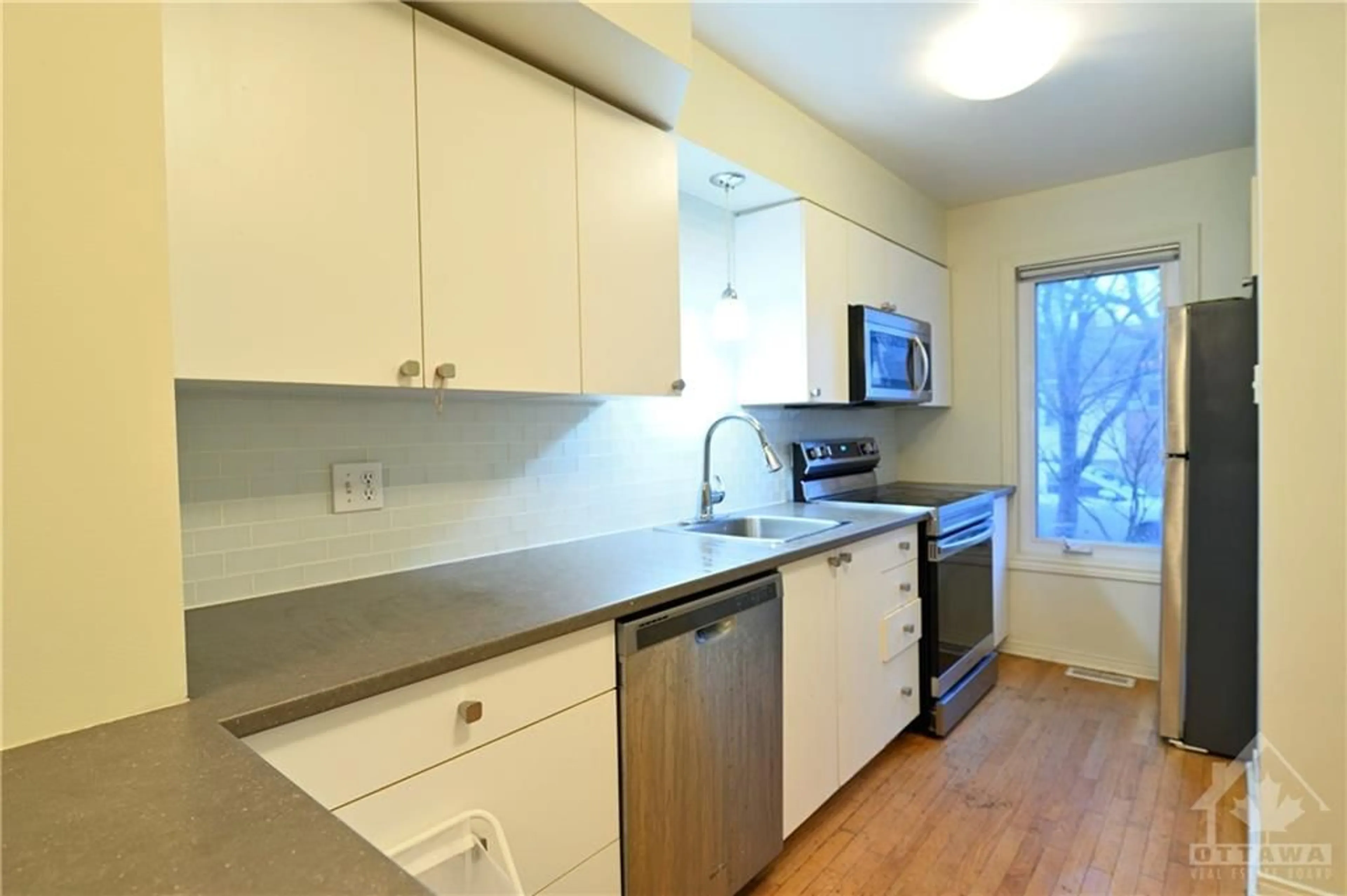 Standard kitchen for 90 TEMPLETON St #C, Ottawa Ontario K1N 6X3