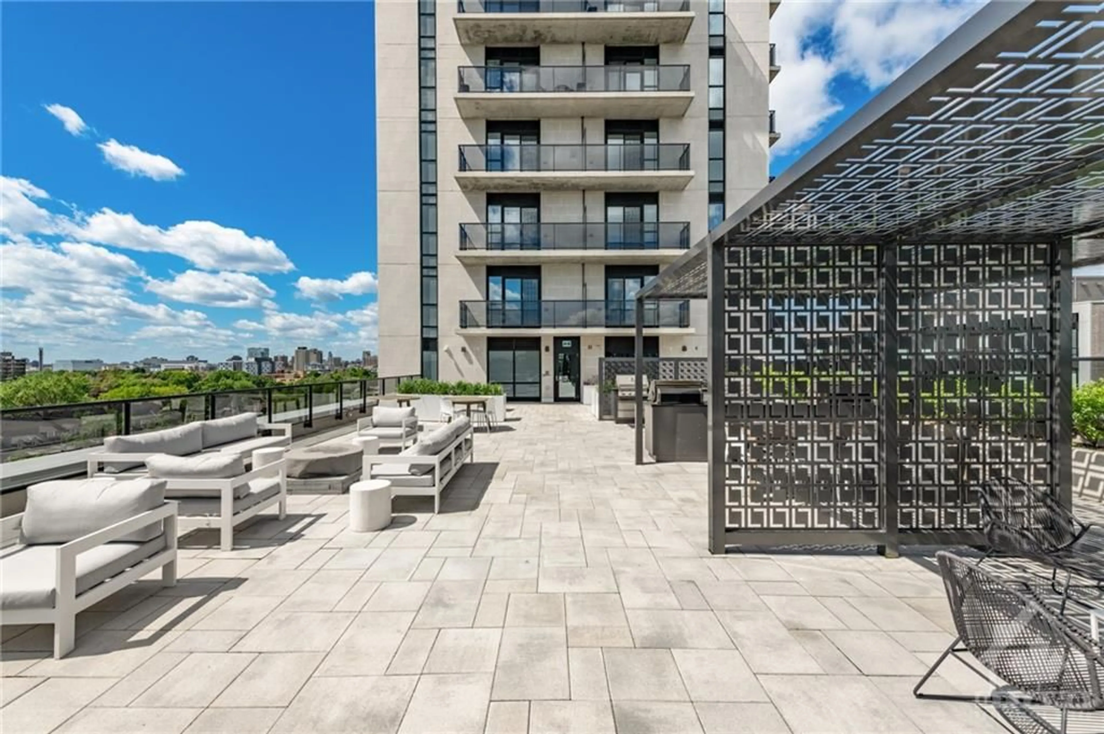 Patio for 560 RIDEAU St #614, Ottawa Ontario K1N 0G3