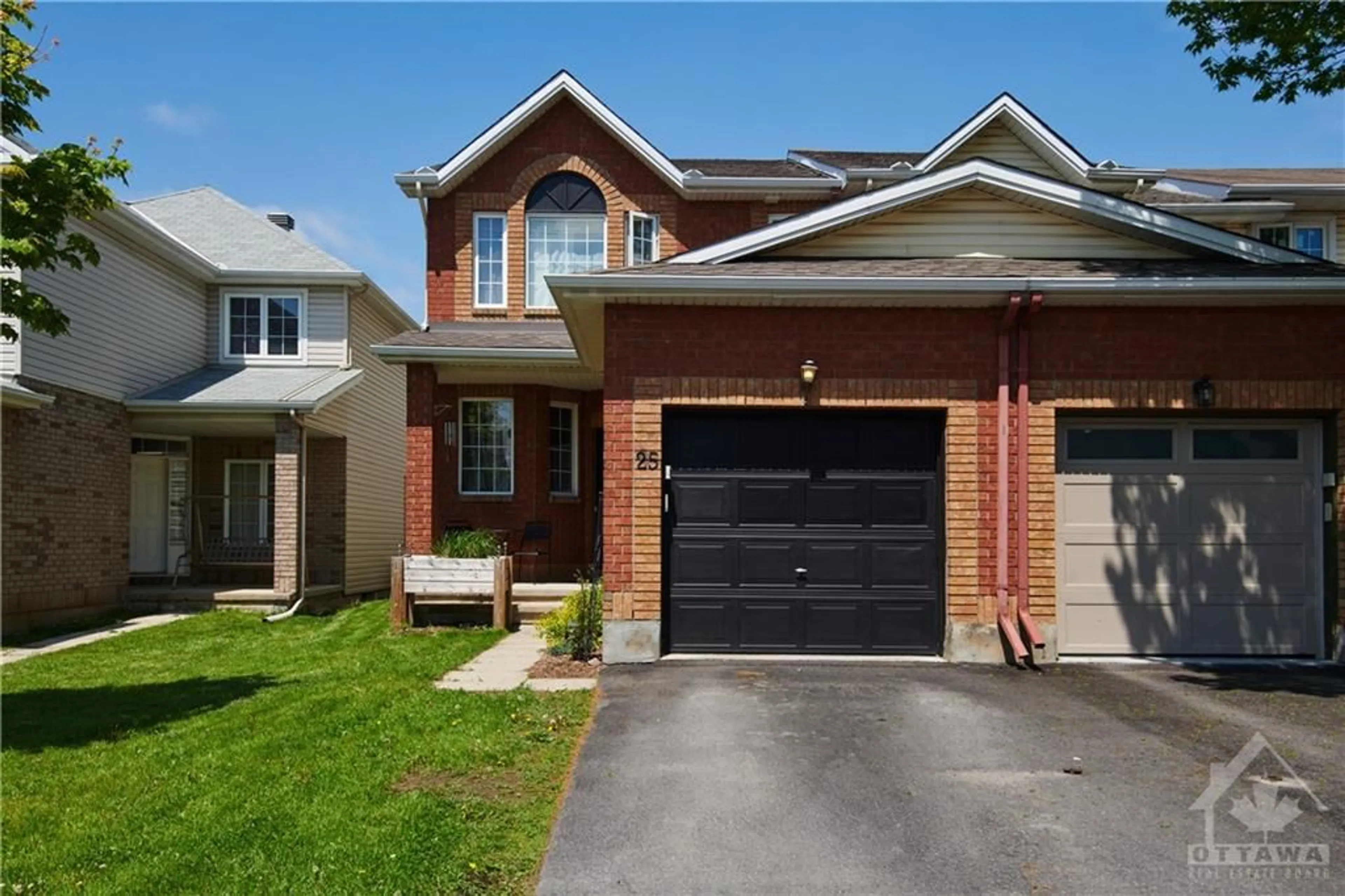 Frontside or backside of a home for 25 BOREALIS Cres, Ottawa Ontario K1K 4T4